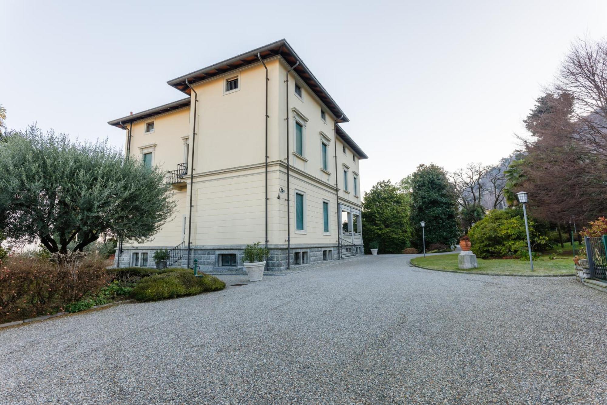Apartment Regal With View And Free Parking *
