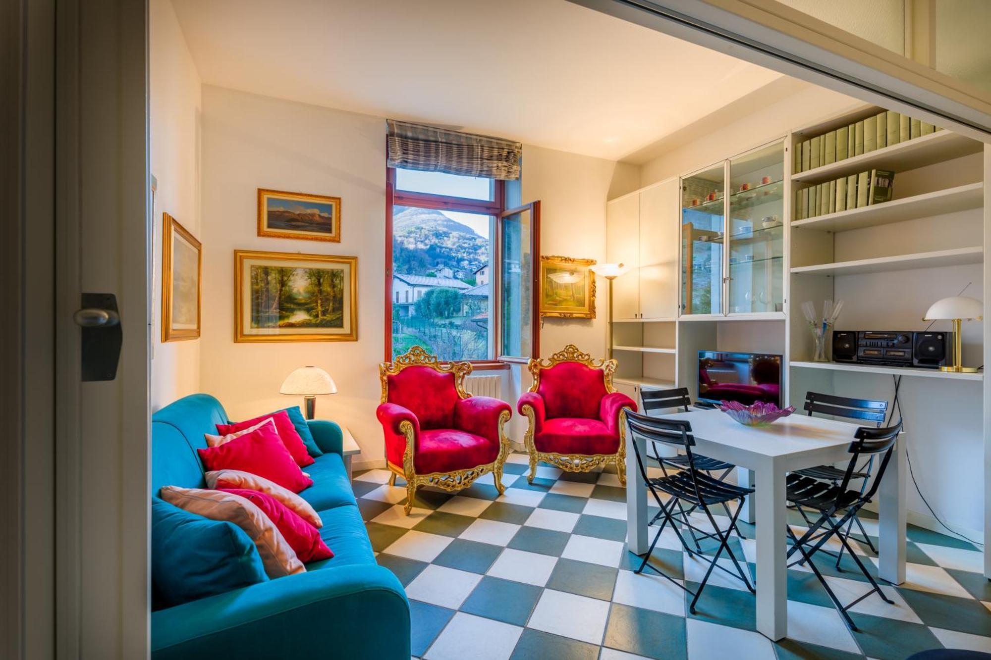 Regal With View And Free Parking Apartment *