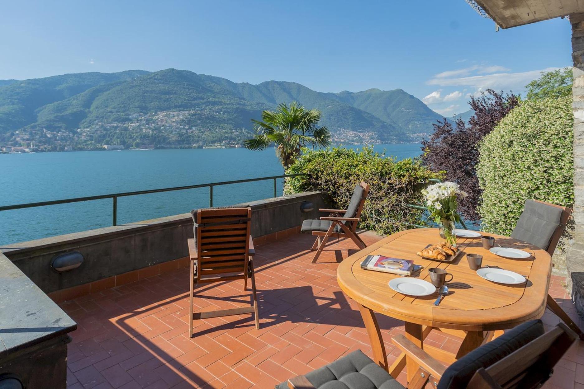 Front With Private Funicular By Rent Apartment Como