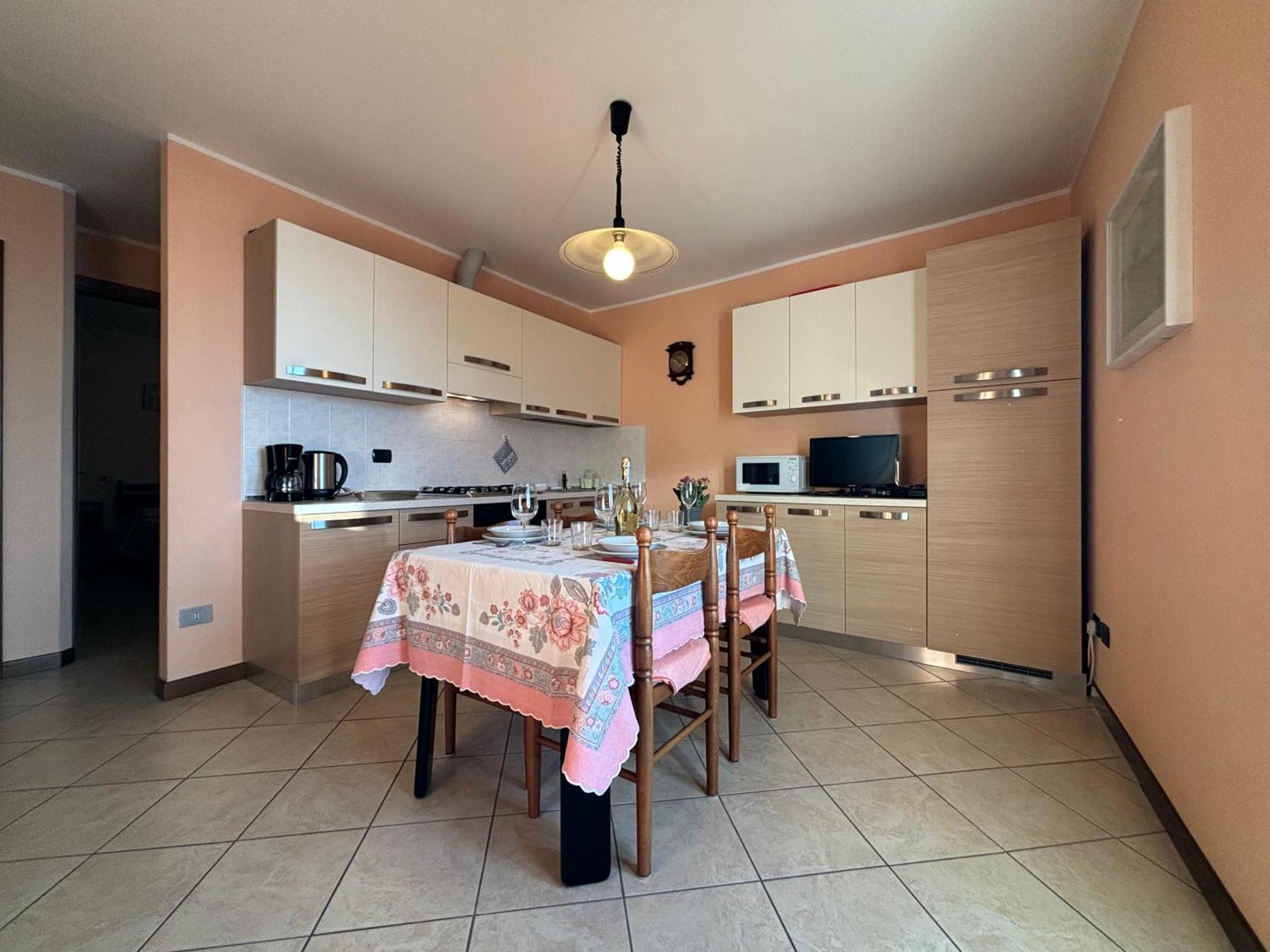 Stunning View Peglio - Larihome A45 Apartment *