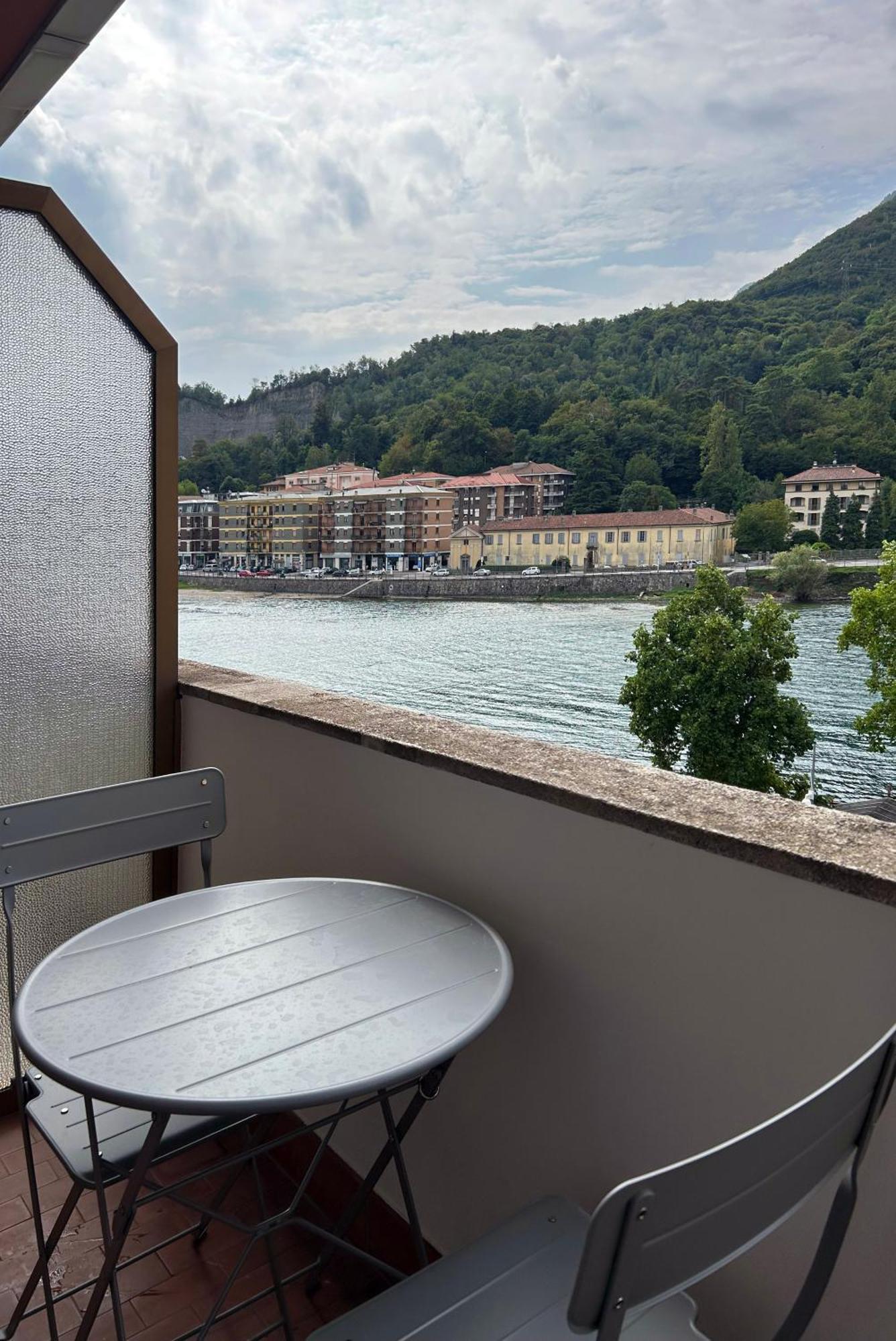 Lakefront Retreat Apartment