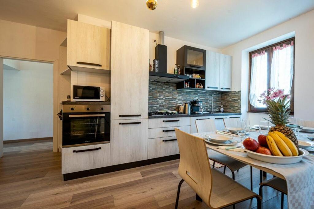 Foreground - Pet Friendly Stay- Garden-parking-lake View- Bike Friendly House Colico
