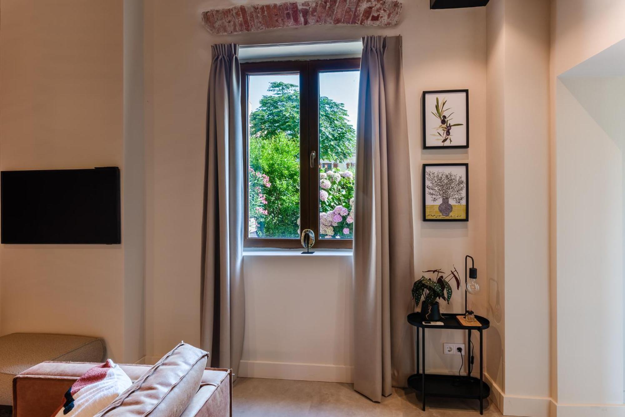 Azalea Apartment Acquaseria