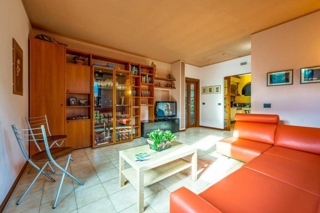 Iris -pet Friendly - Garden - Private Parking- Bike Friendly House Villa Colico