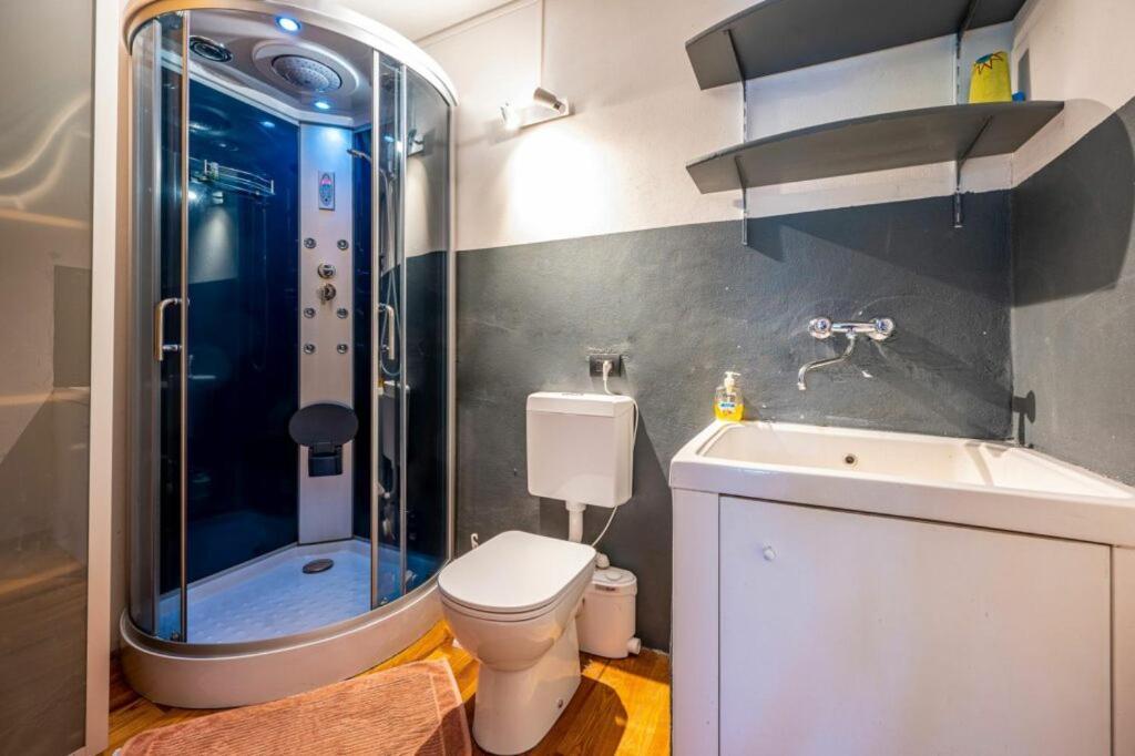 Iris -pet Friendly - Garden - Private Parking- Bike Friendly House Villa *