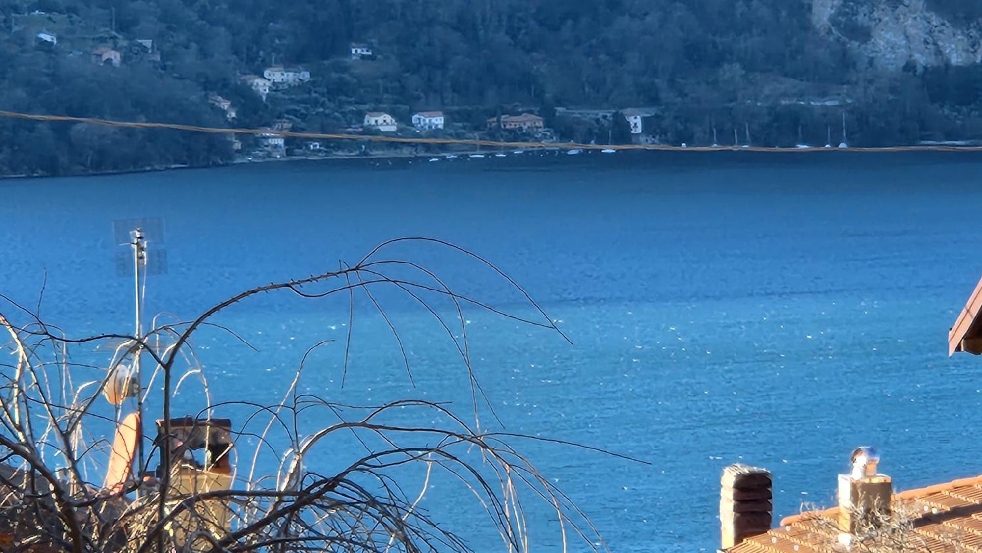 Laura'S Cottage With A View Of The Lake And Mountains Holiday home