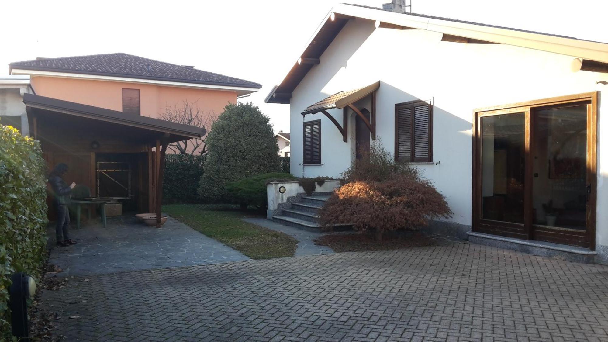 Iris -pet Friendly - Garden - Private Parking- Bike Friendly House Villa Colico