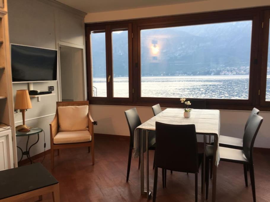 Beautiful With Private Access To The Lake. *