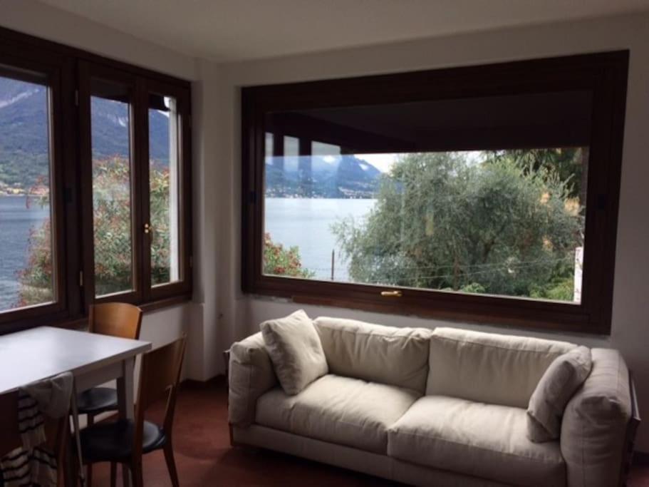 Beautiful With Private Access To The Lake. *