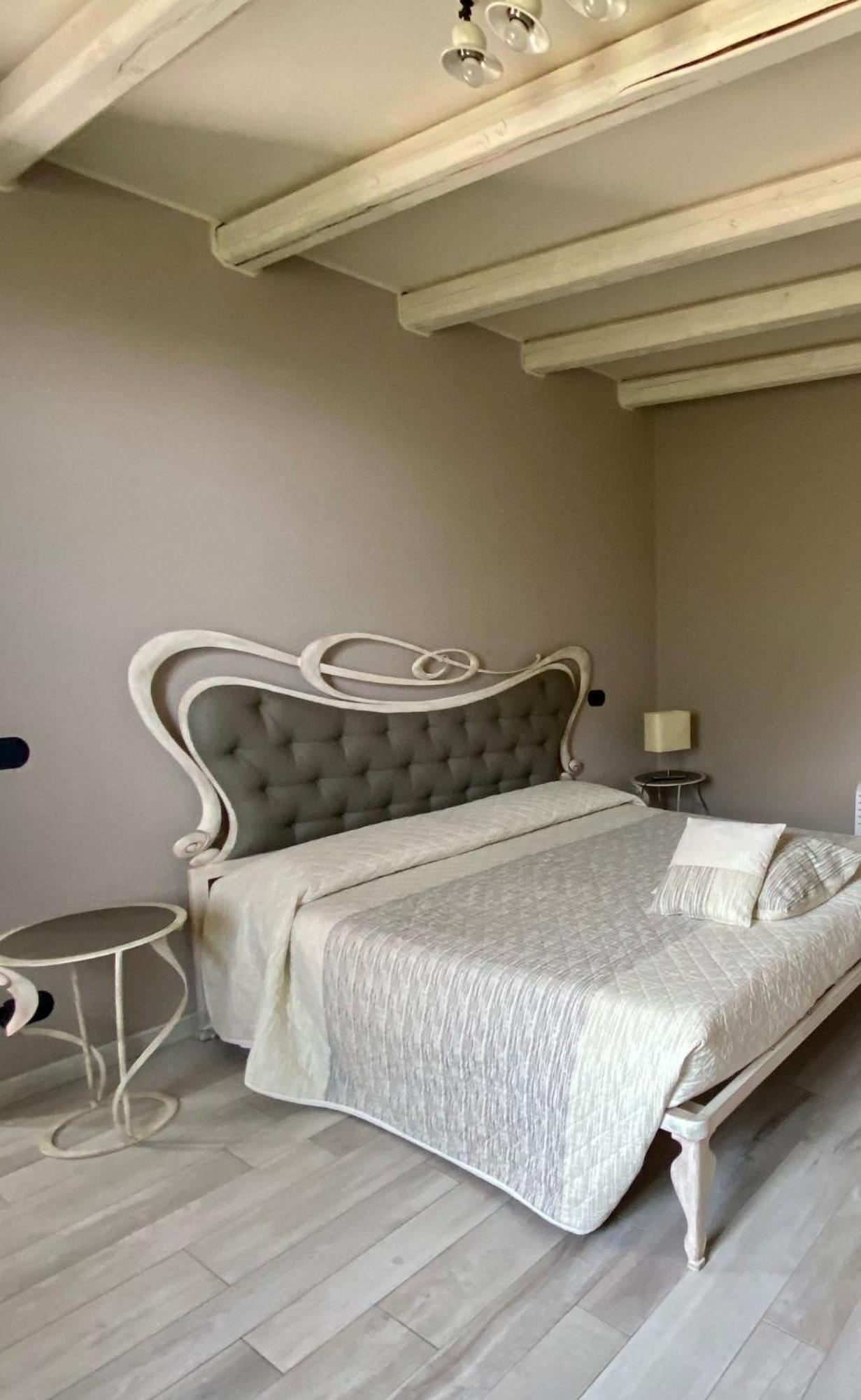Bed & Breakfast Casale Raffaello Albese Con Cassano
