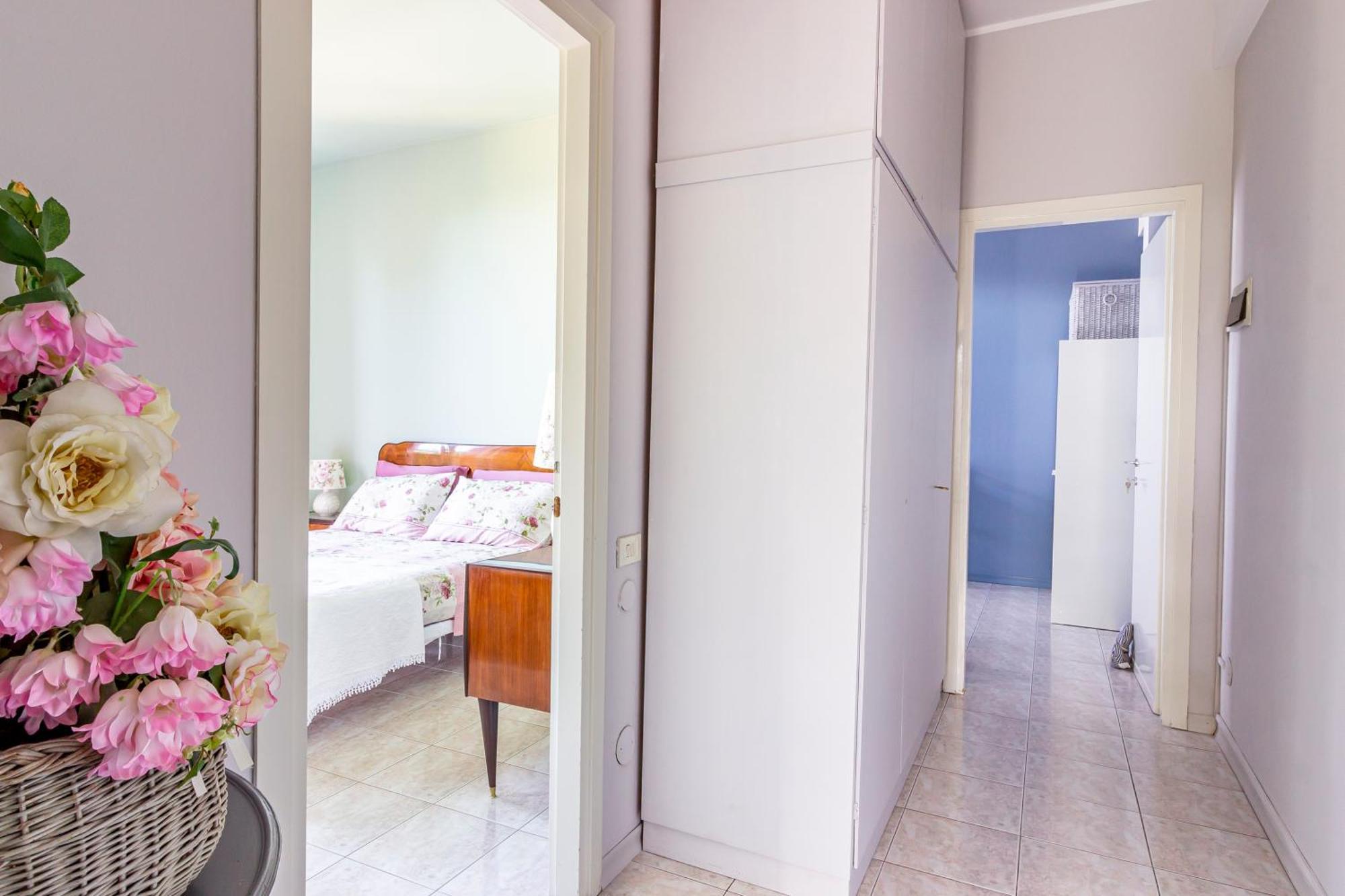 Parking & Terrace - Large 90 Mq - Self Check-in & Remote Access Apartment