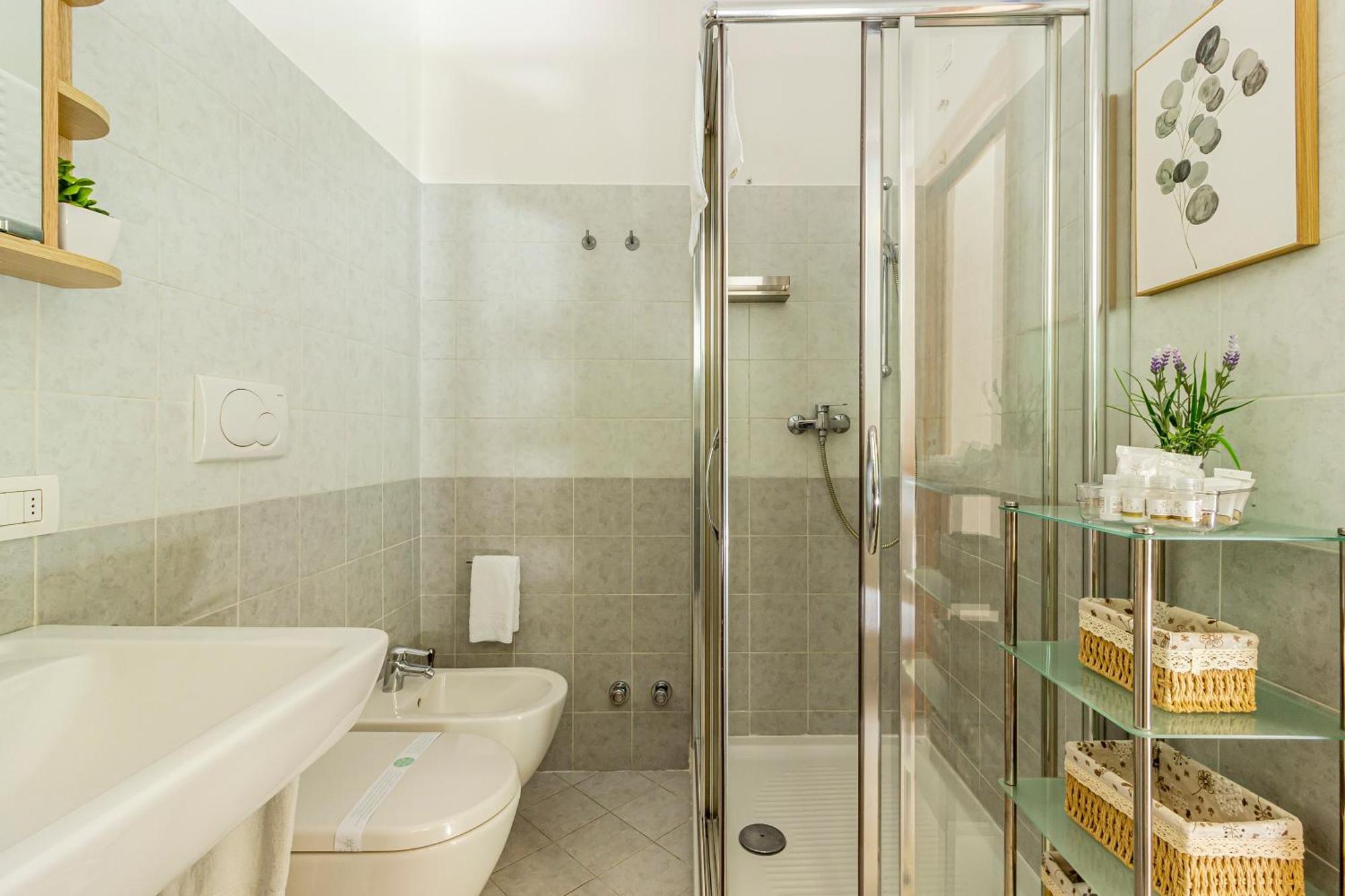Private Garden & Garage - Self Check-in & Remote Access Apartment Como
