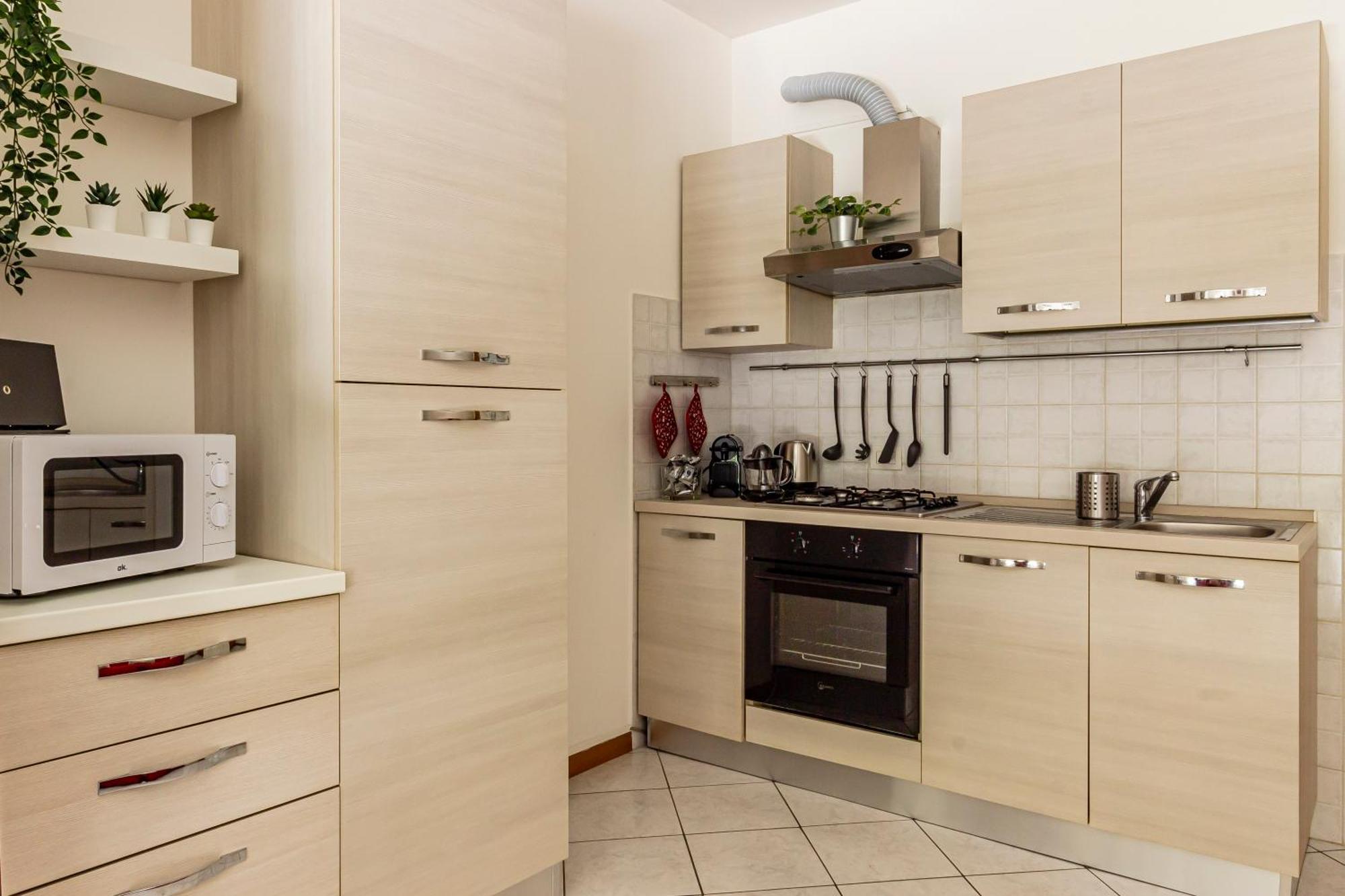 Private Garden & Garage - Self Check-in & Remote Access Como