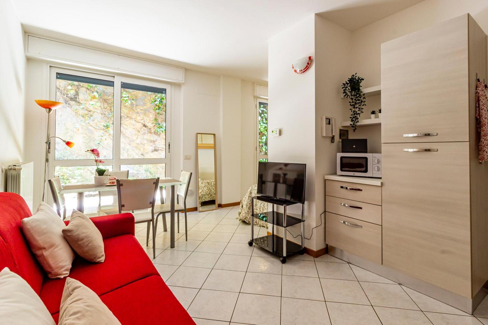 Private Garden & Garage - Self Check-in & Remote Access *