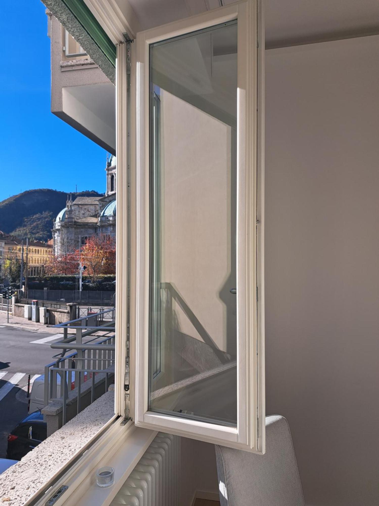 The Window On The Theatre And The Cathedral - Luxury * Como