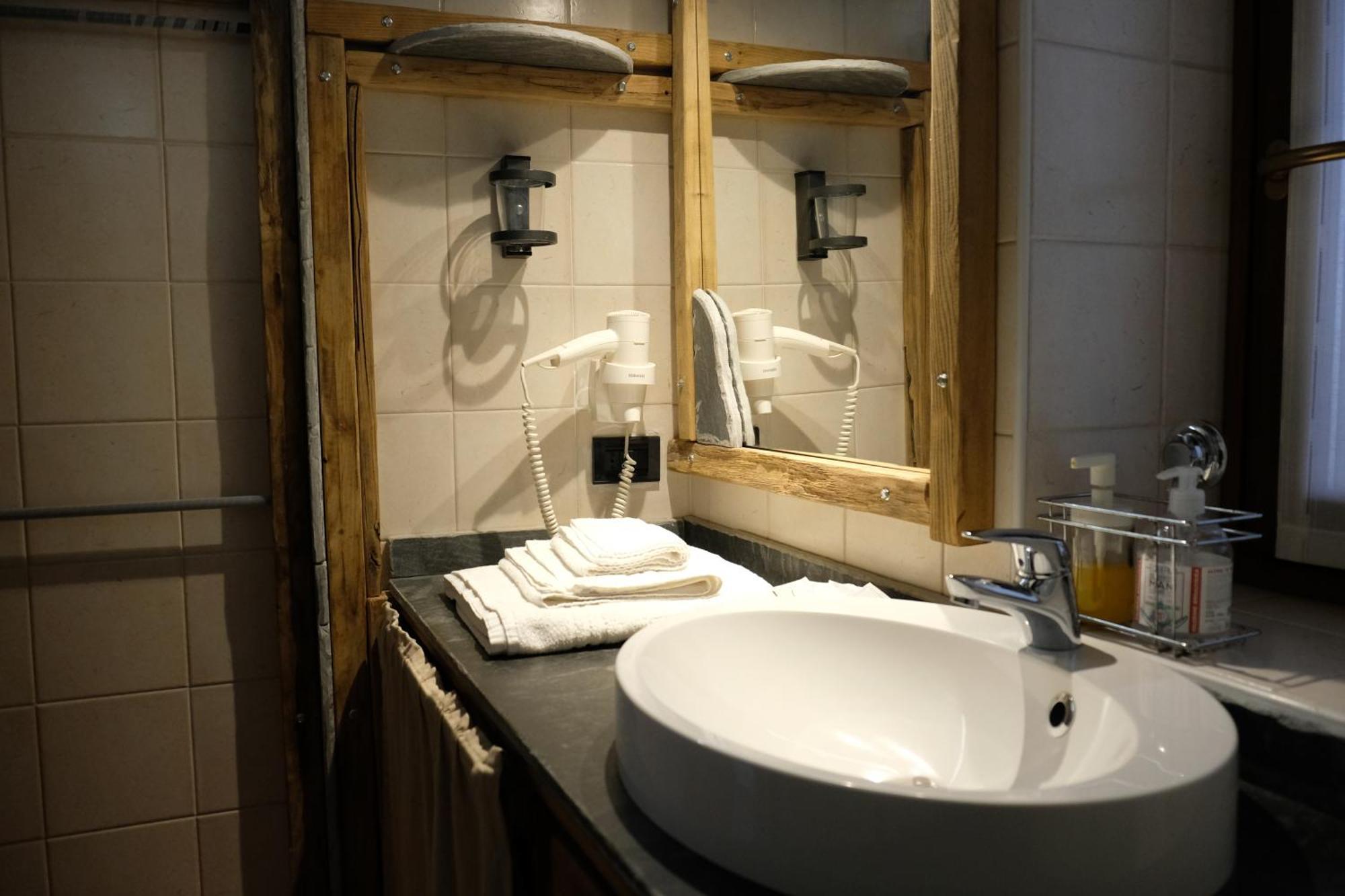 Holiday home Le In Pietra La Torretta Montemezzo