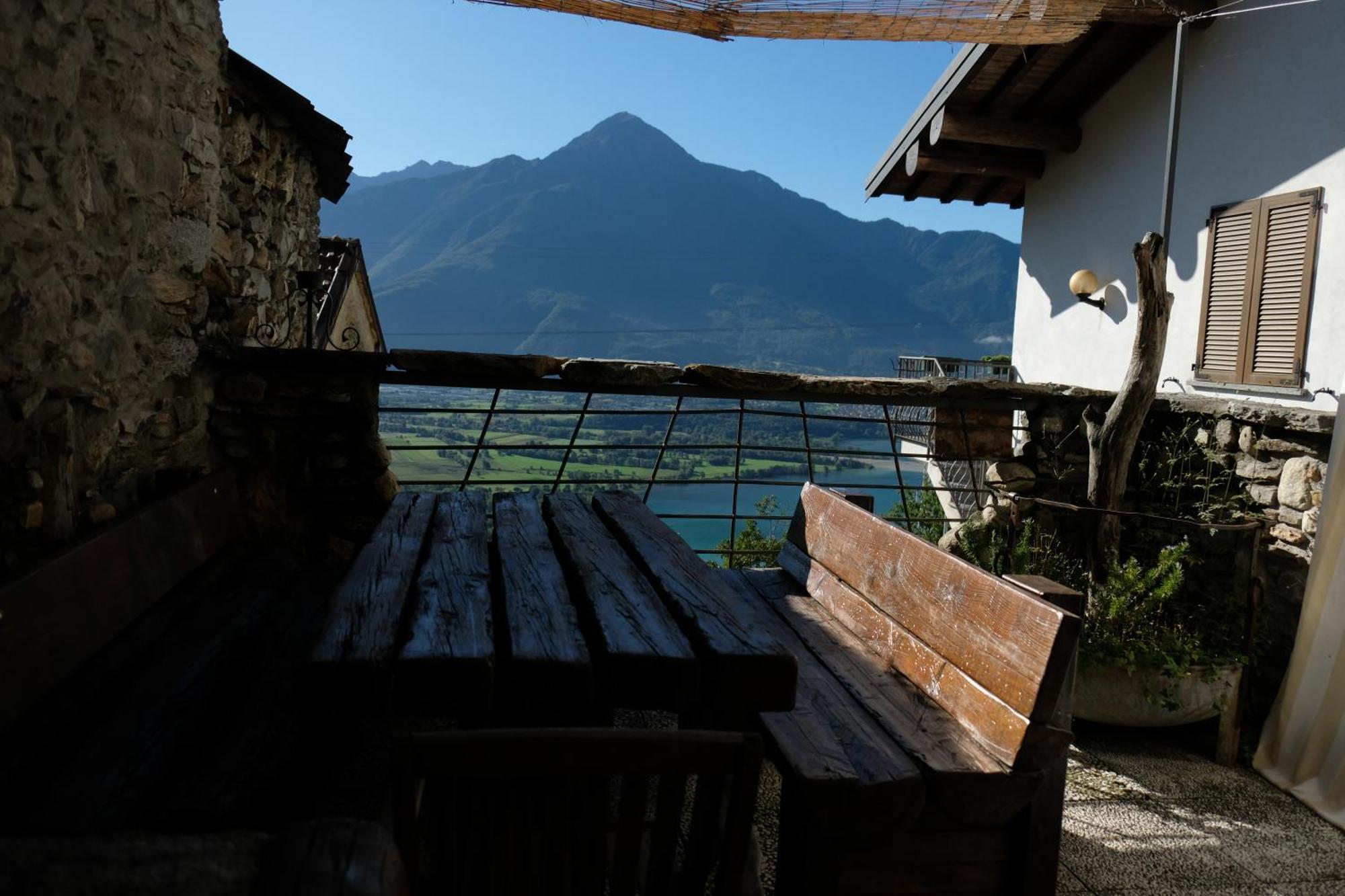 Montemezzo Le In Pietra Vista Gera Lario