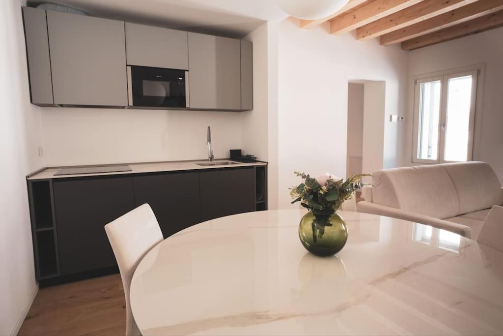 Modern Lungolago Di * Como
