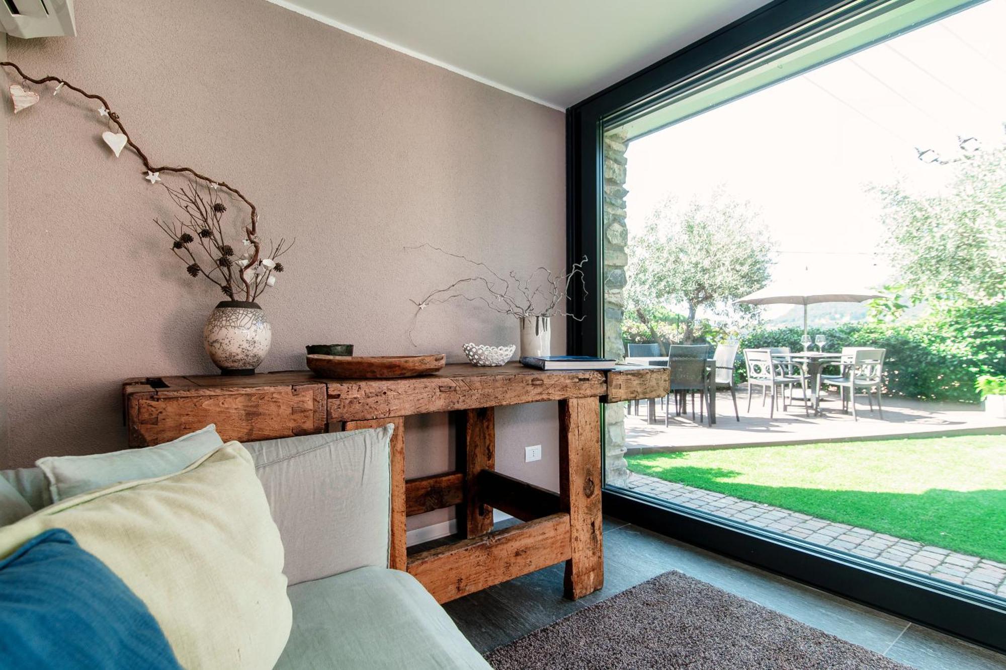Lumina House - Private Garden & View