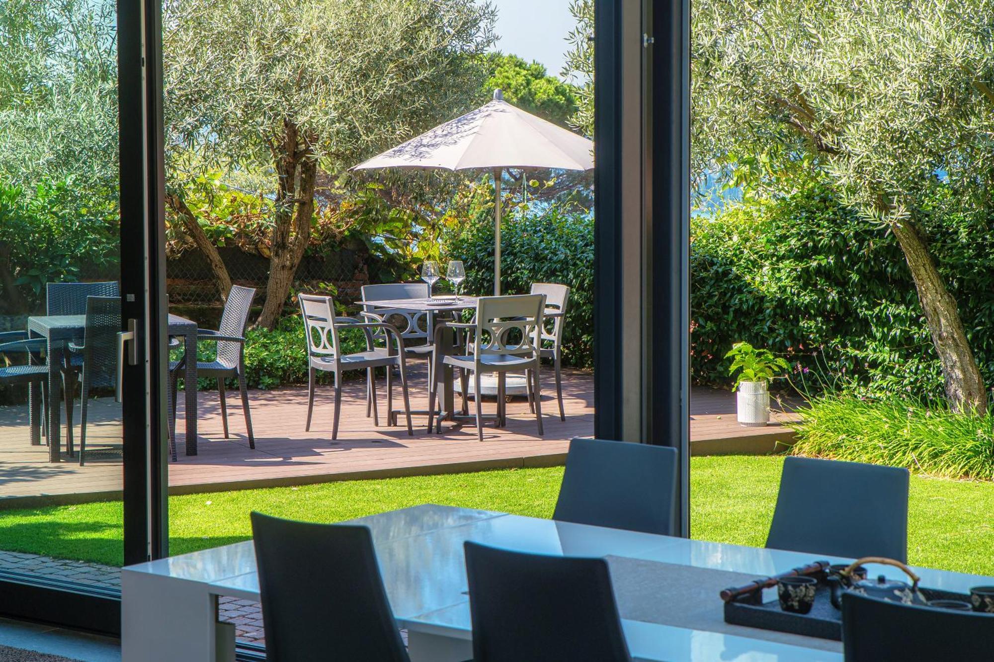 Villa Lumina House - Private Garden & View Torno