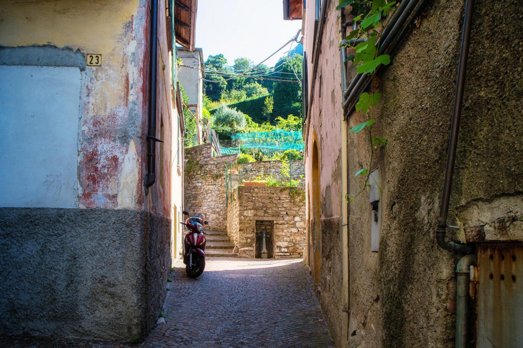 Lumina House - Private Garden & View Torno