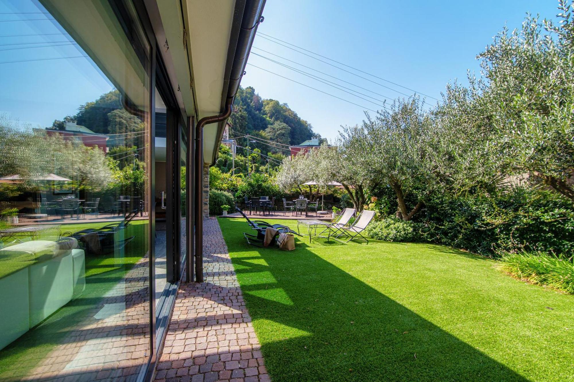 Lumina House - Private Garden & View * Torno