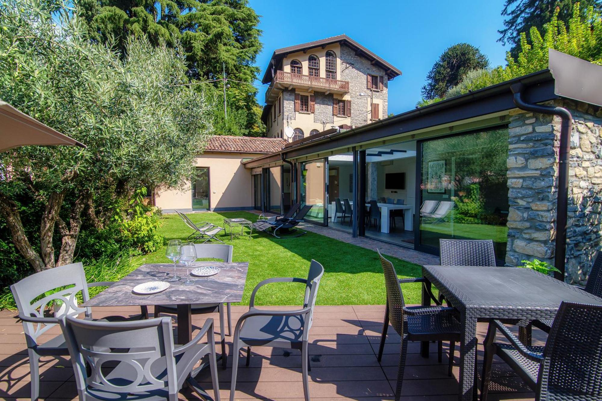 Lumina House - Private Garden & View * Torno