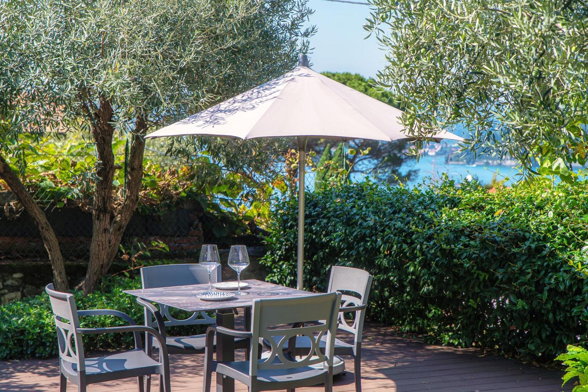 Lumina House - Private Garden & View Villa Torno