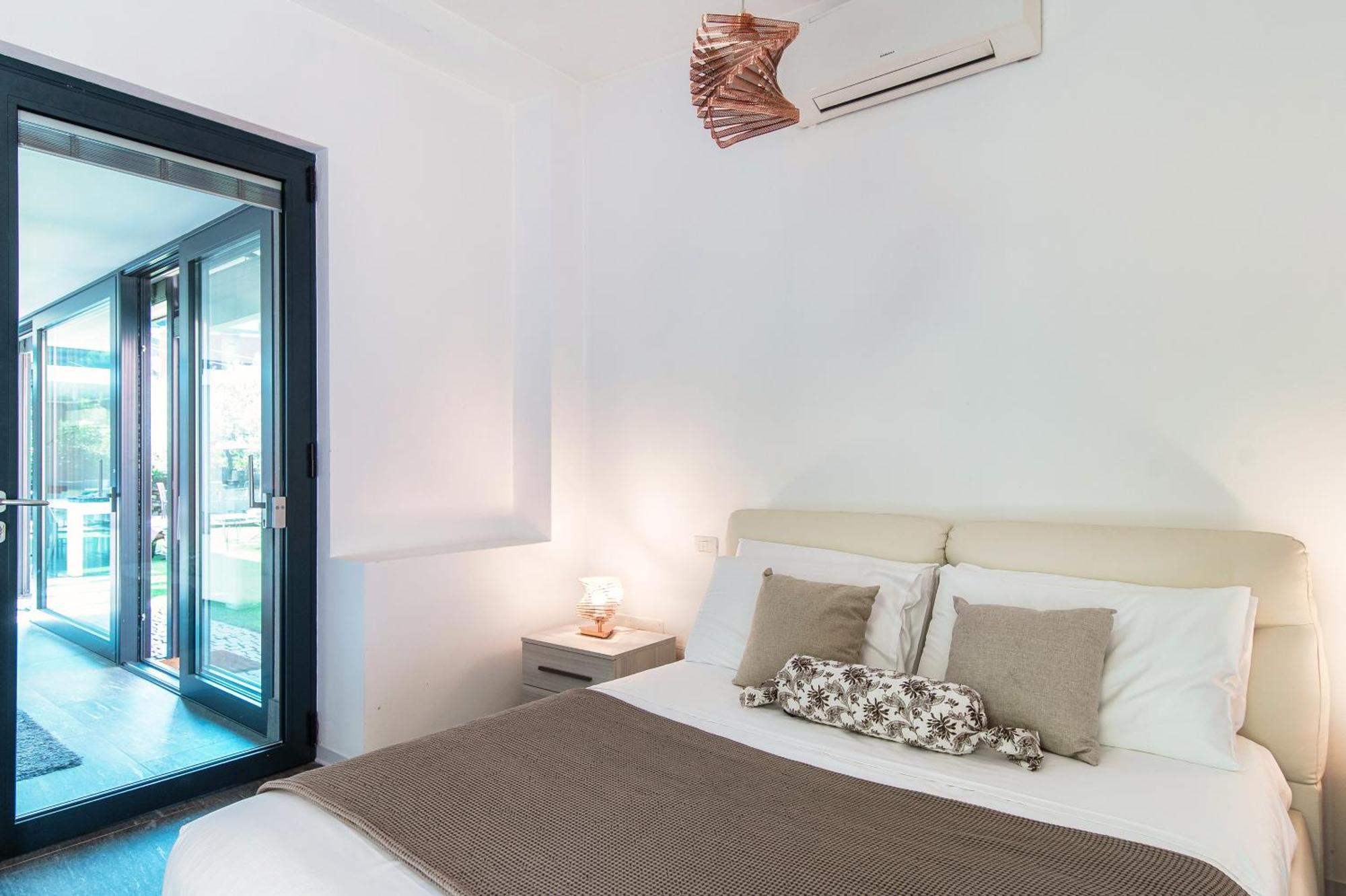 Lumina House - Private Garden & View