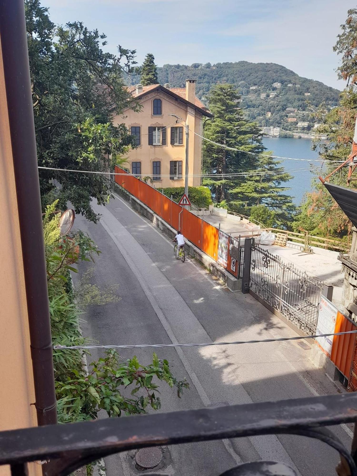 Blu Lake * Como