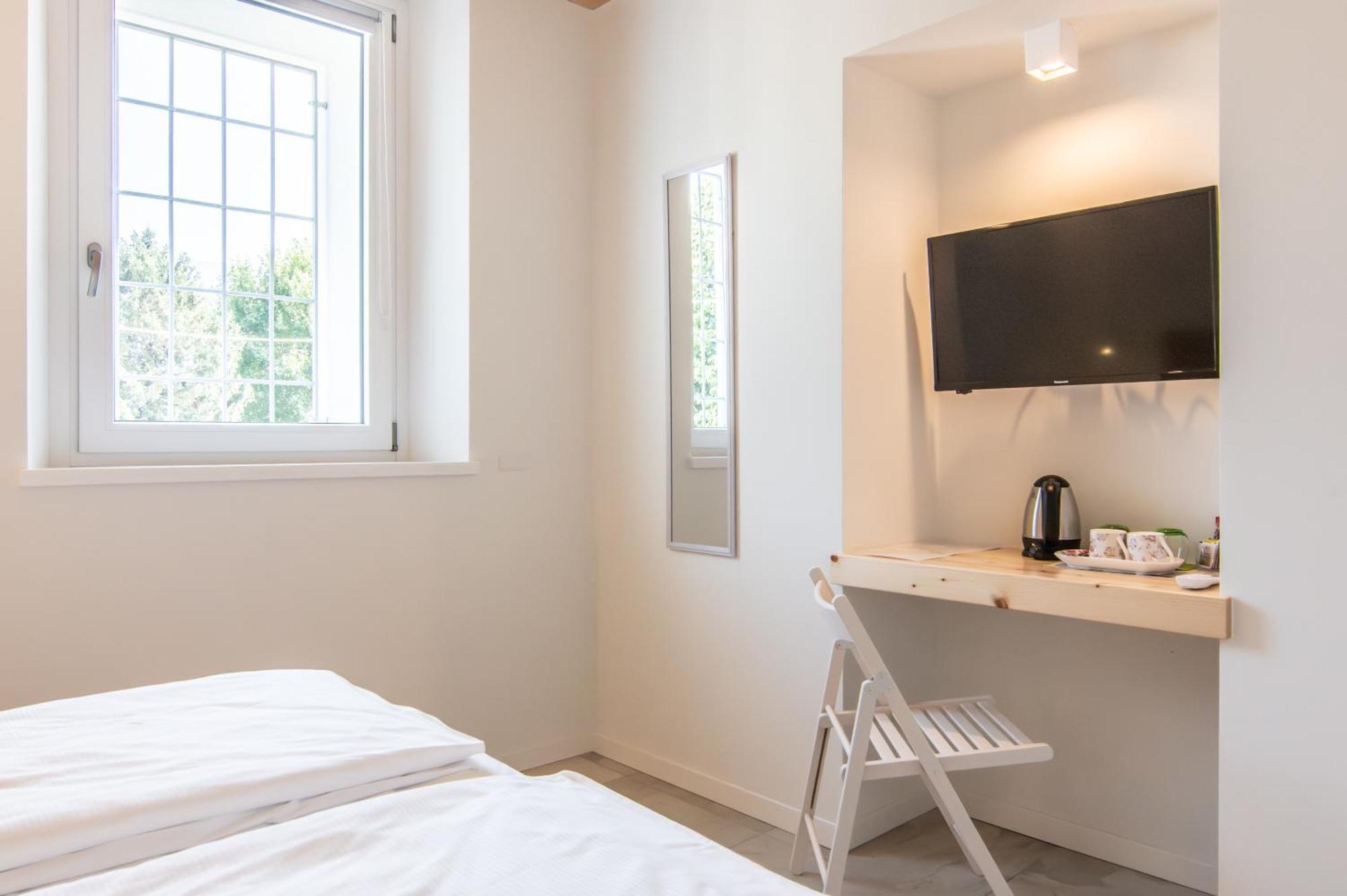 R&b Al Bed & Breakfast Domaso