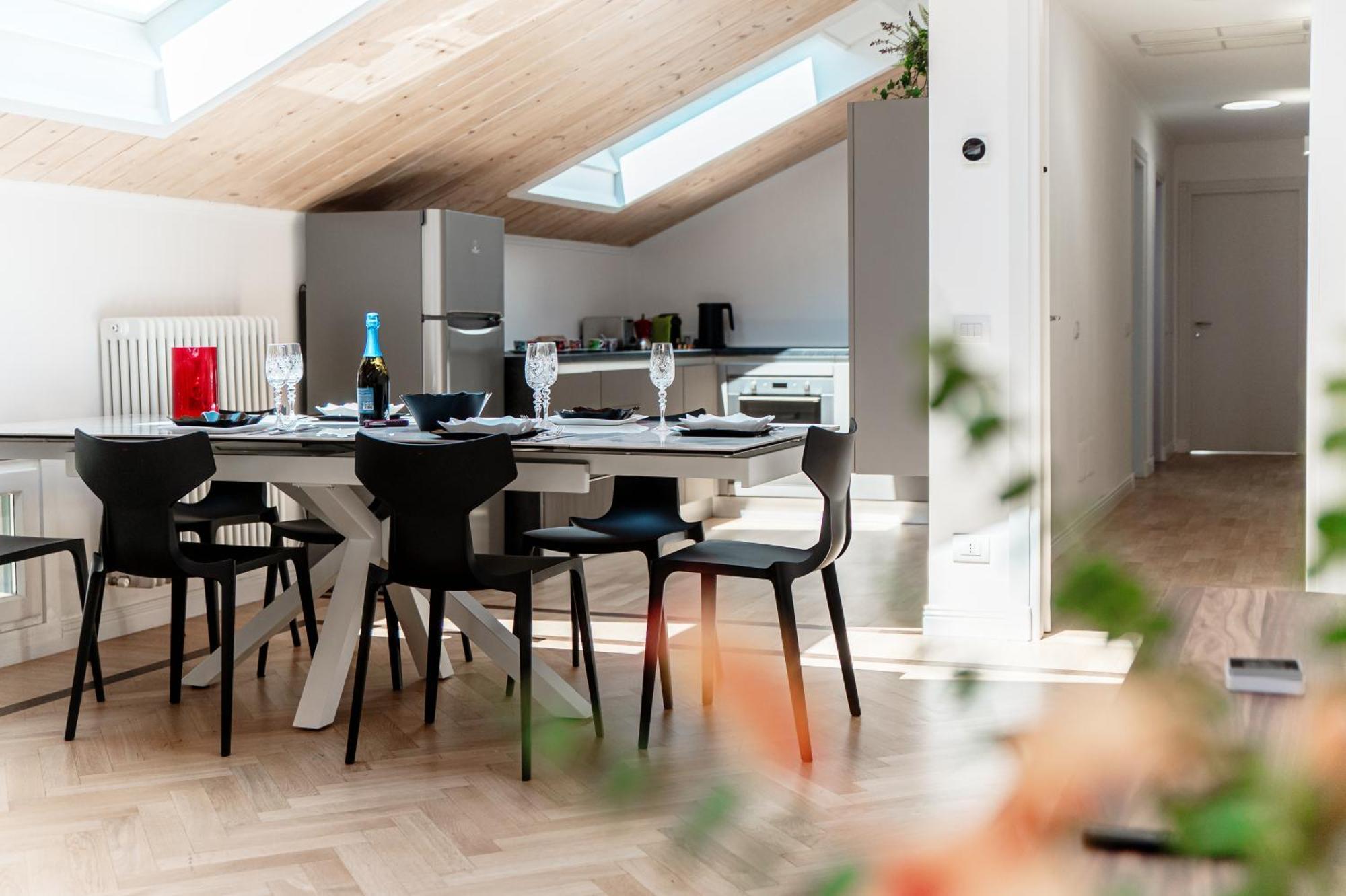 Attic 64 - The House Of Travelers * Côme