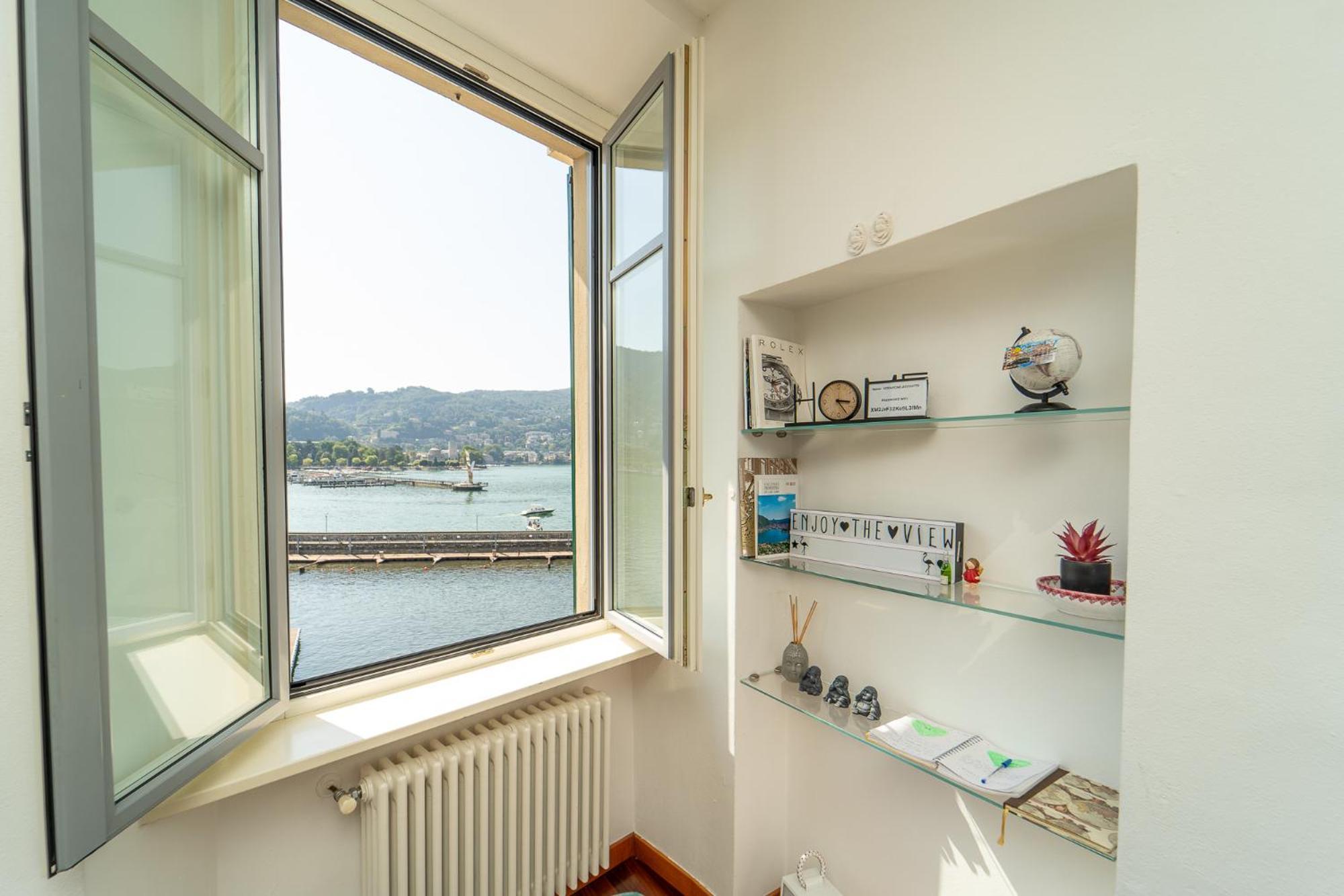 Apartment Esclusivo Fronte Lago, In Centro A Con Garage *