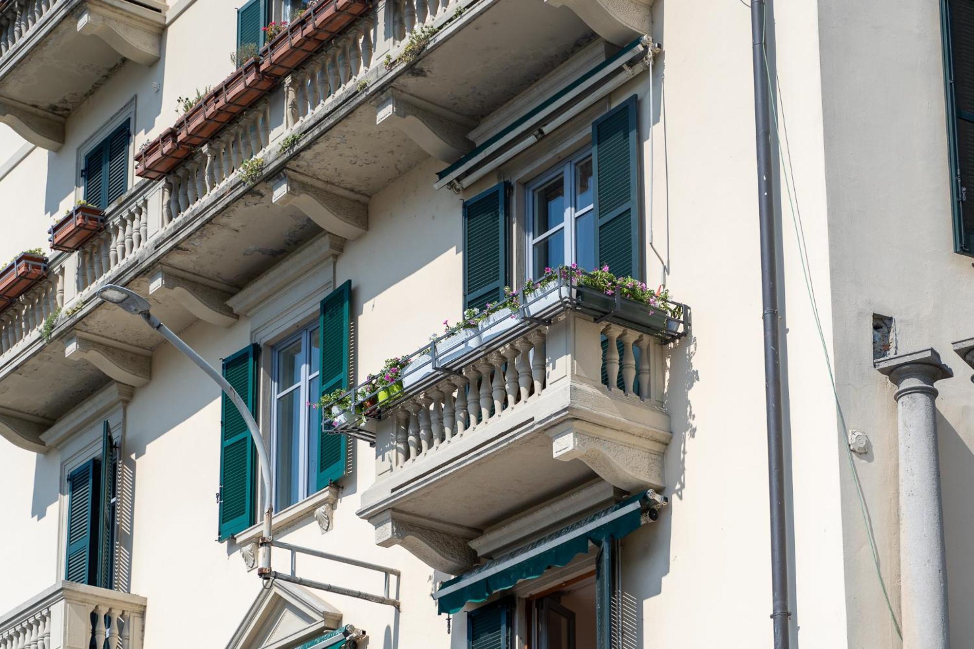Apartment Esclusivo Fronte Lago, In Centro A Con Garage