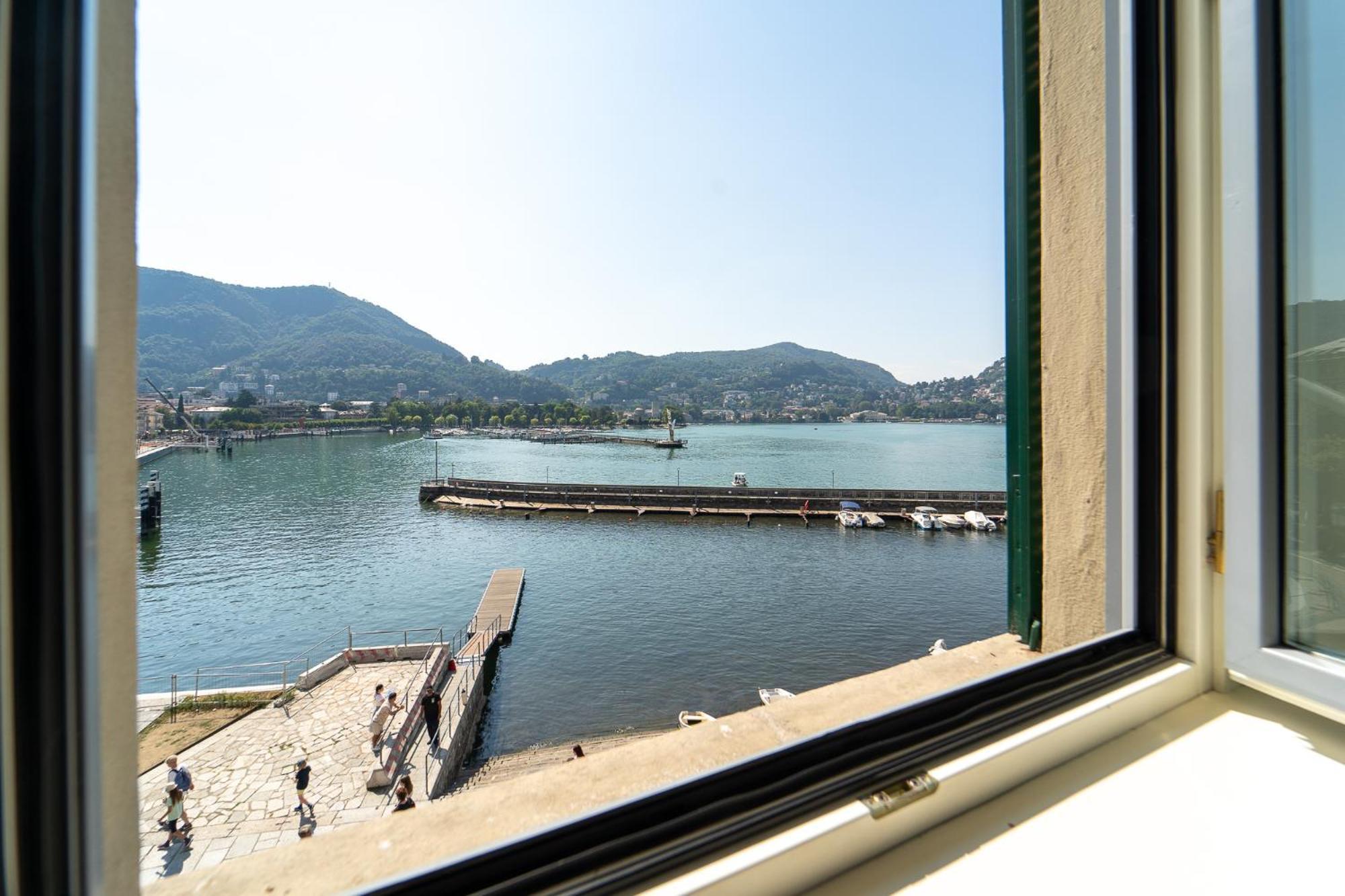 Esclusivo Fronte Lago, In Centro A Con Garage Apartment Como
