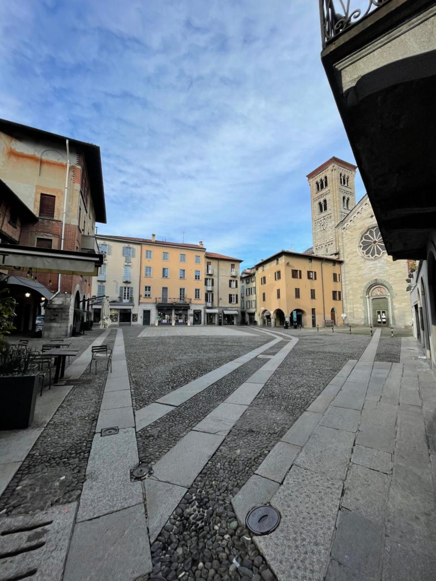 Portatorre Suite, A Charming In The Heart Of Como, Free Private Parking, Air Conditioning & More! *