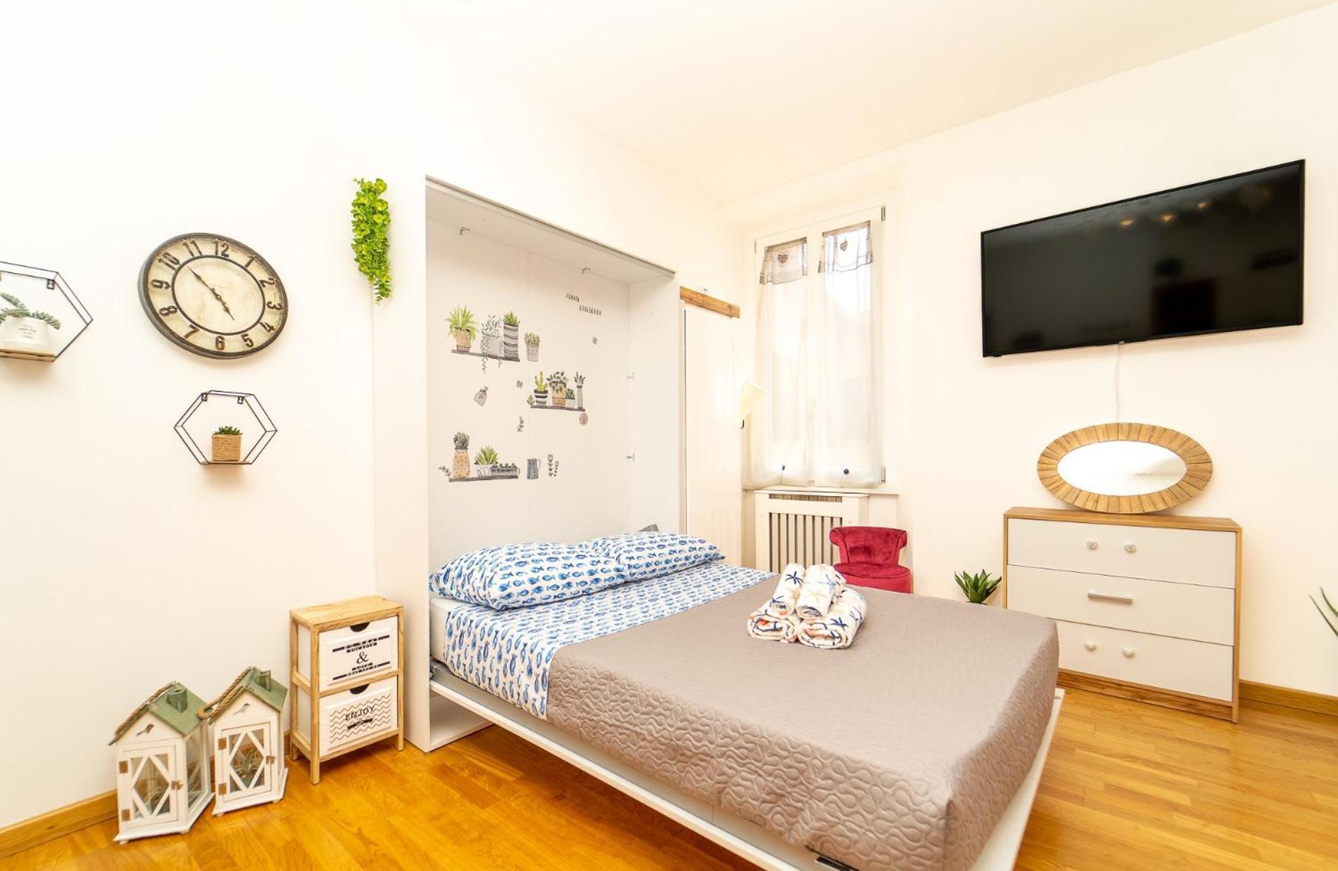 Portatorre Suite, A Charming In The Heart Of Como, Free Private Parking, Air Conditioning & More! Como