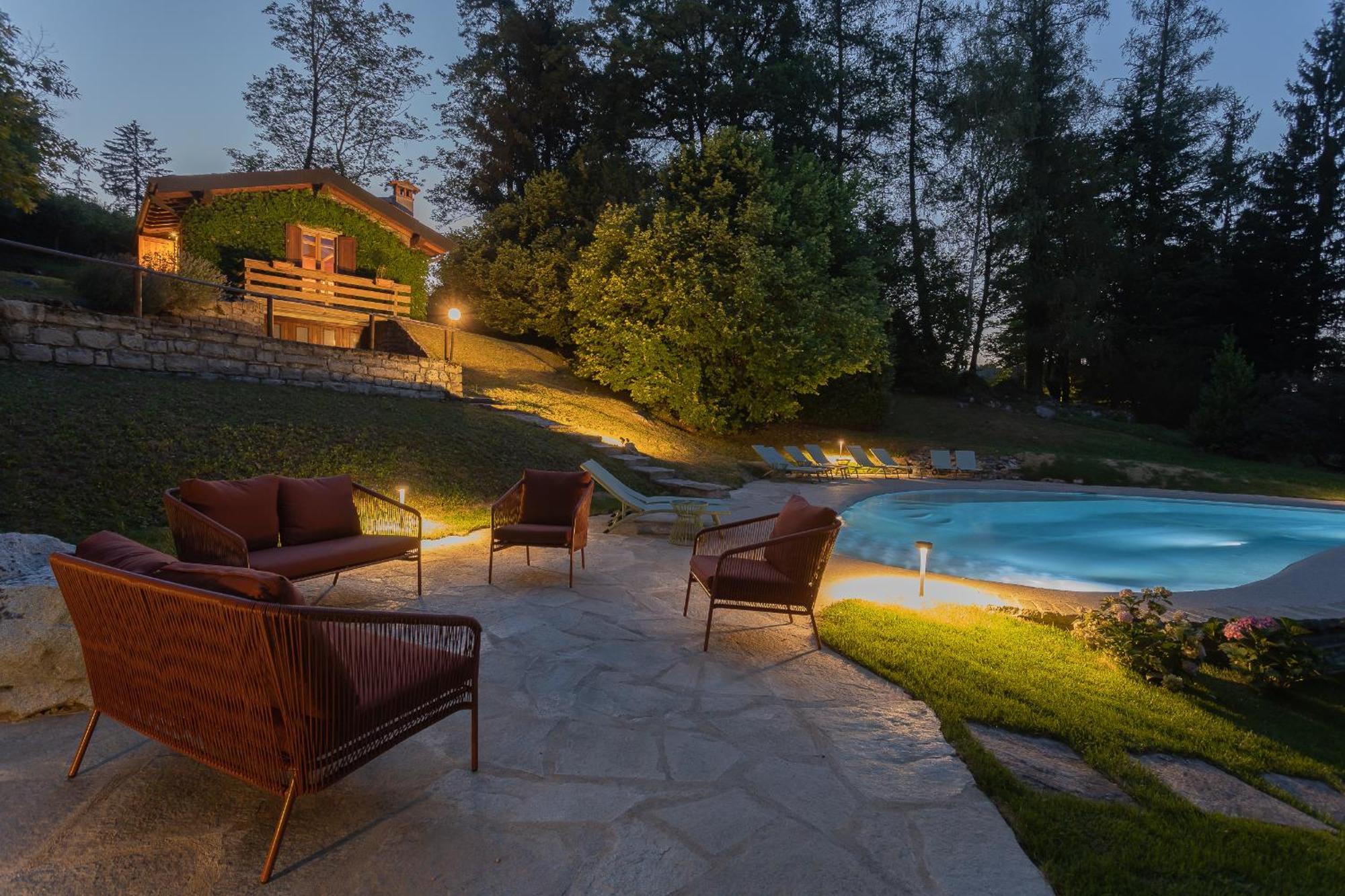 Riva With Pool & Garden By Rent All Como