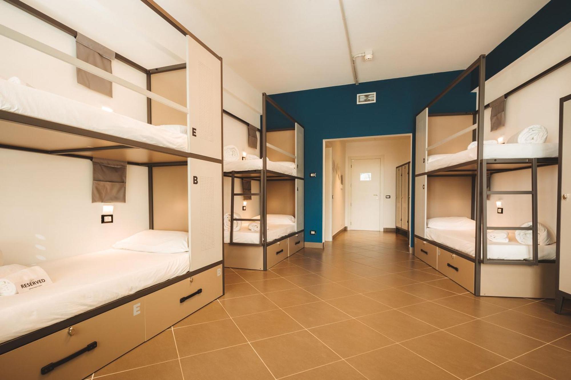 & Hostel Lecco