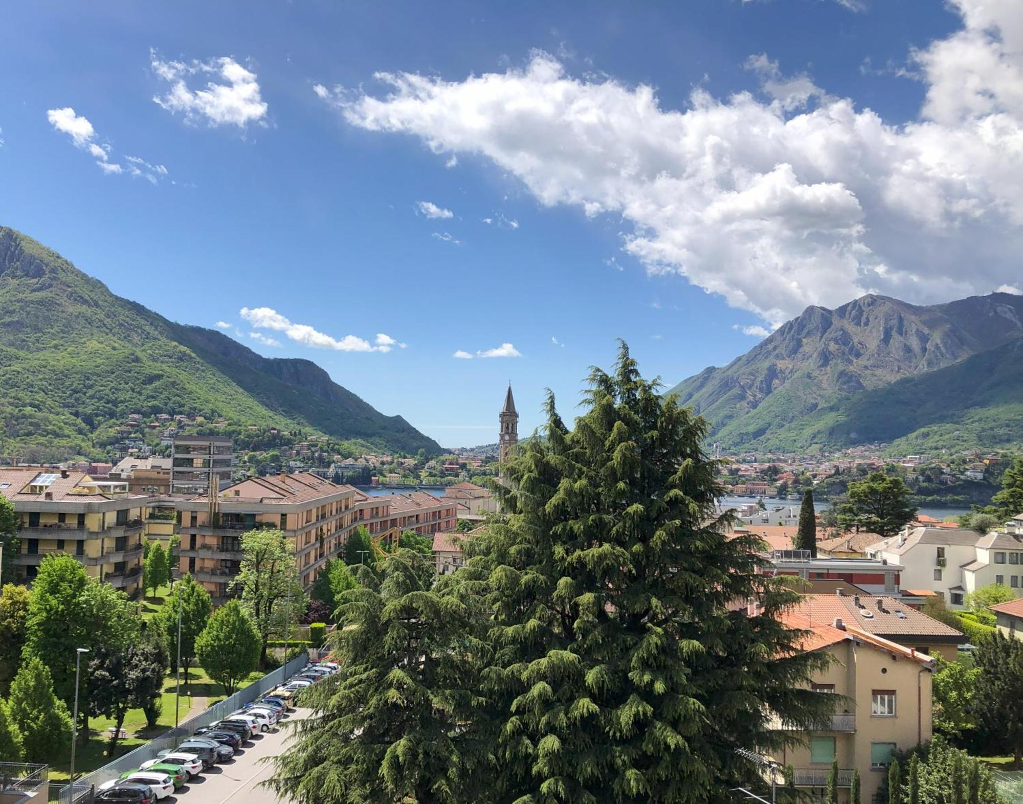 Bright Penthouse Close To Center With Terrace And View Appartamento