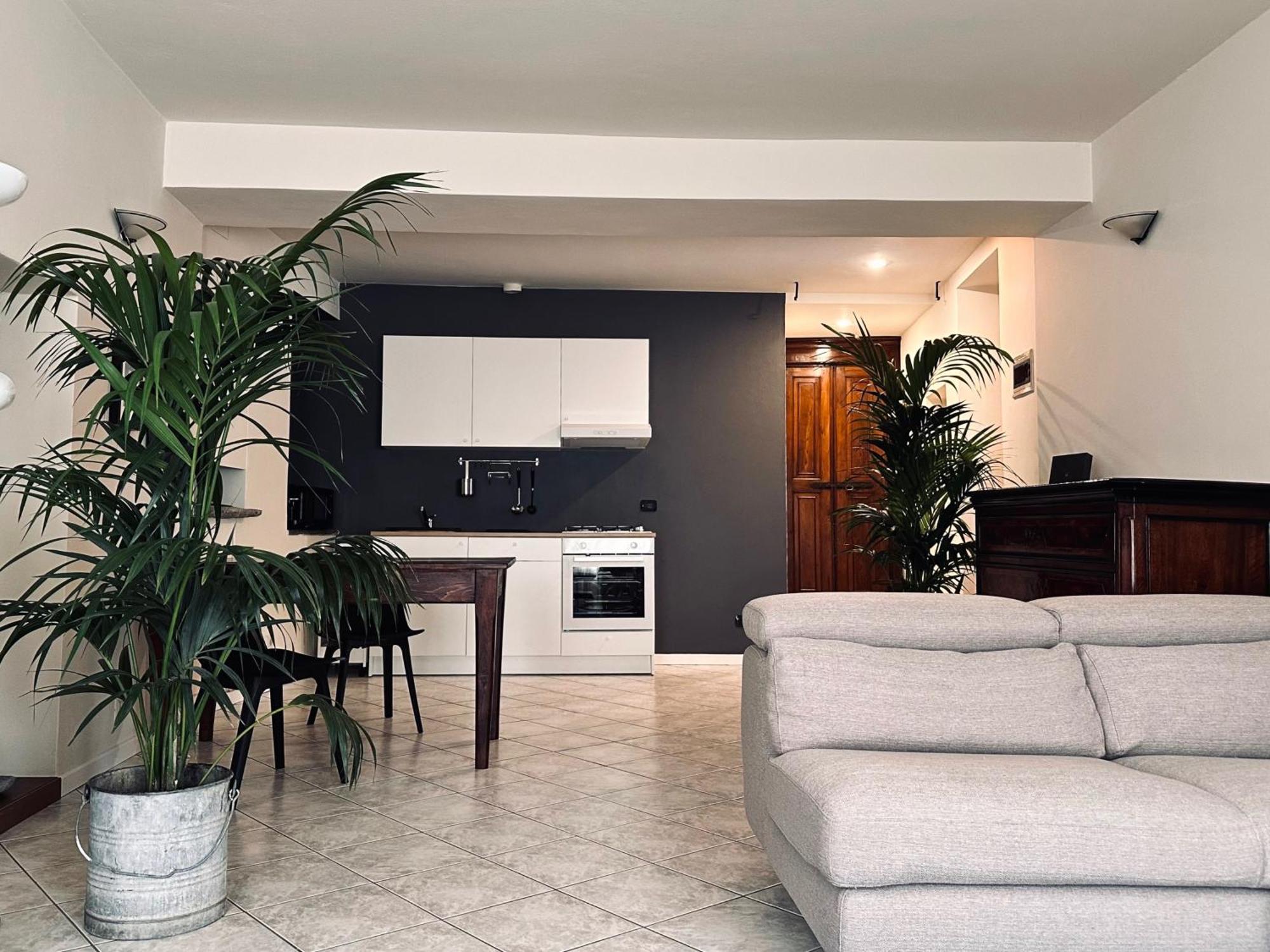 Apartment Holiday Curt De L'elba With Private Garden And Parking - Cernobbio