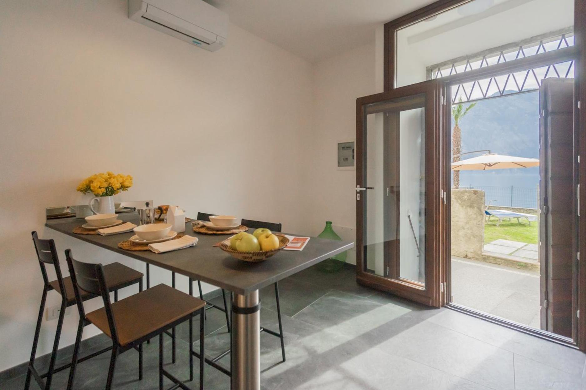 Cozy Nest On The By Rent Tremezzo