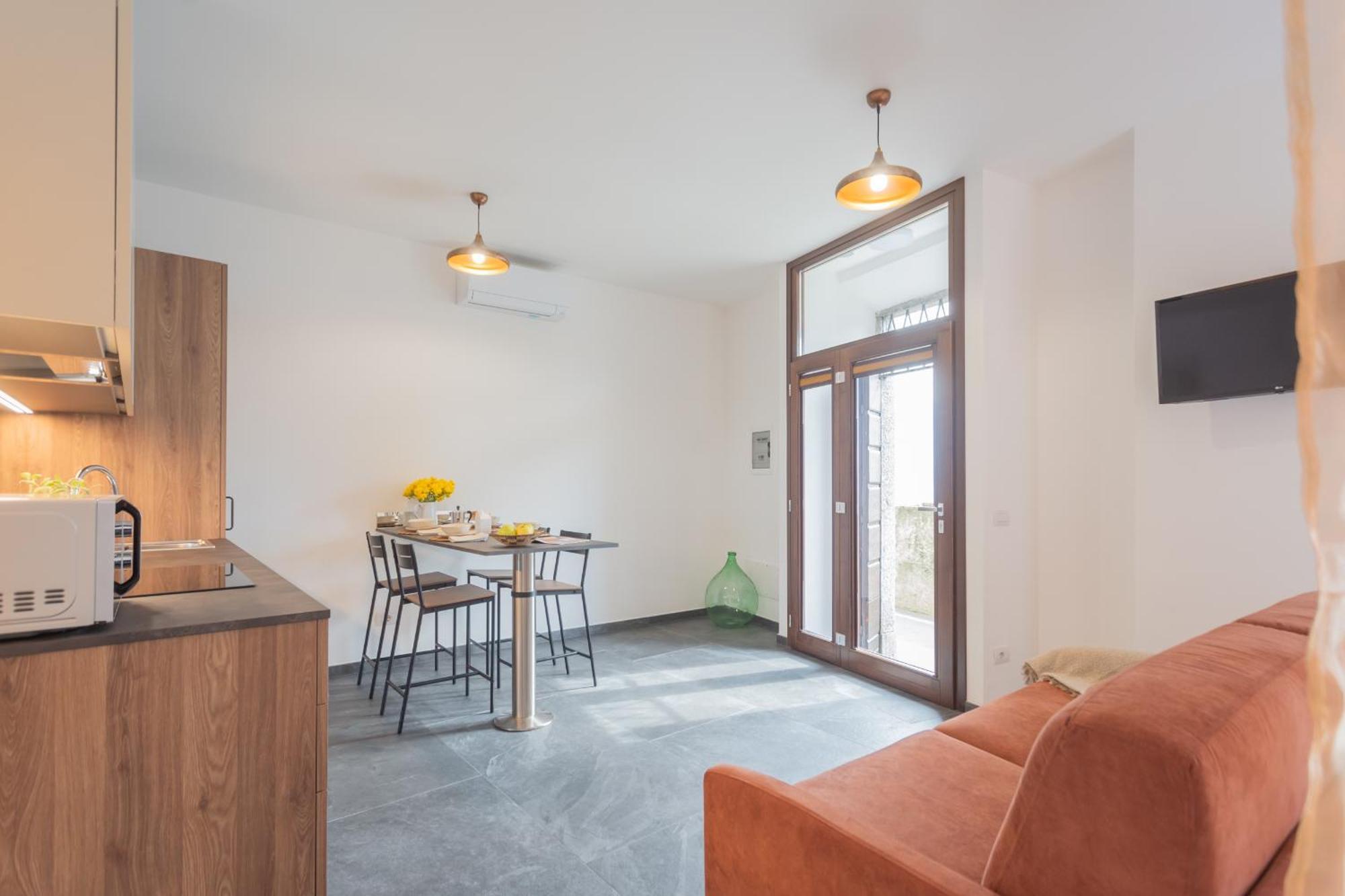 Cozy Nest On The By Rent Appartamento