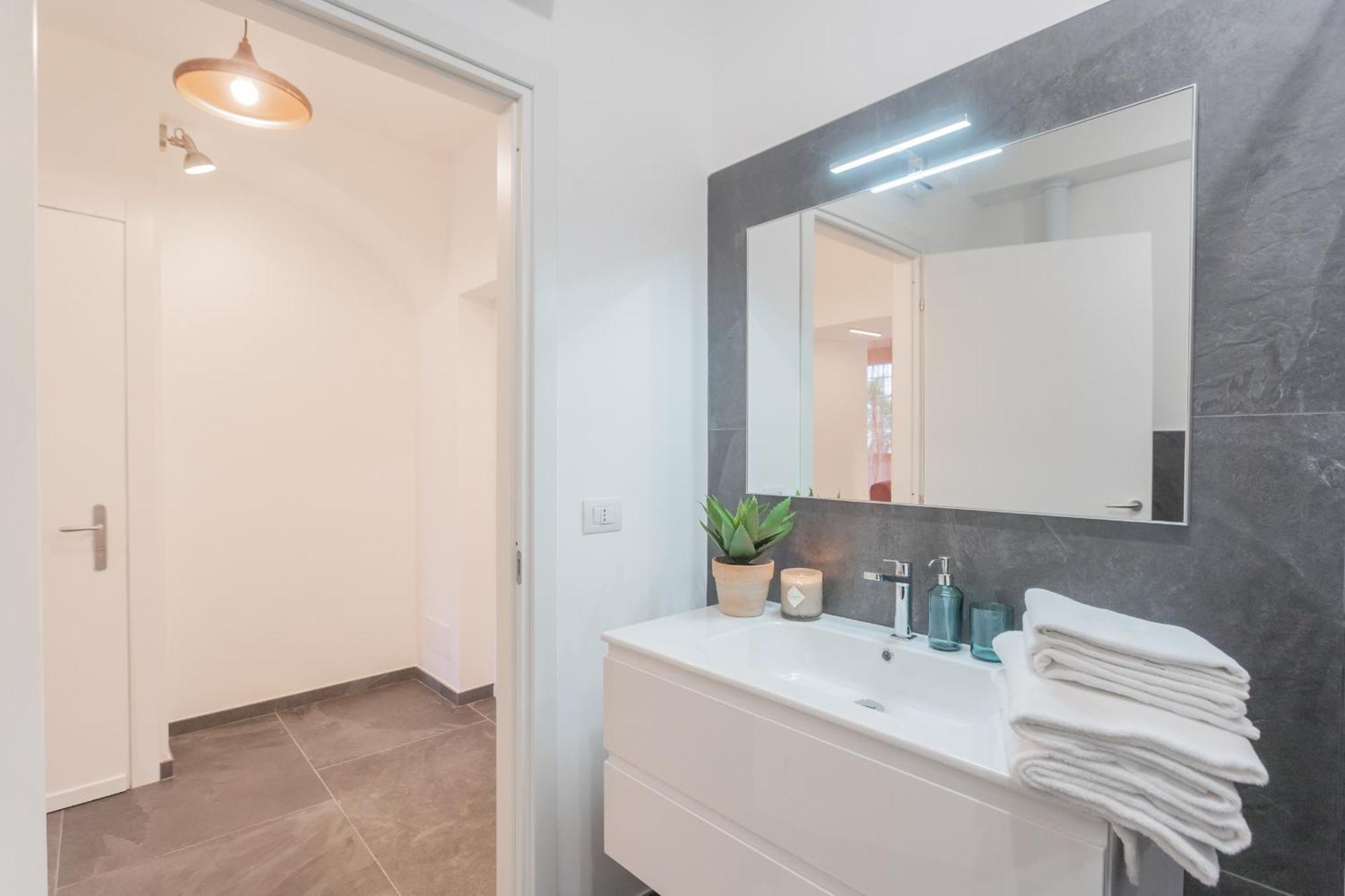 Cozy Nest On The By Rent * Tremezzo