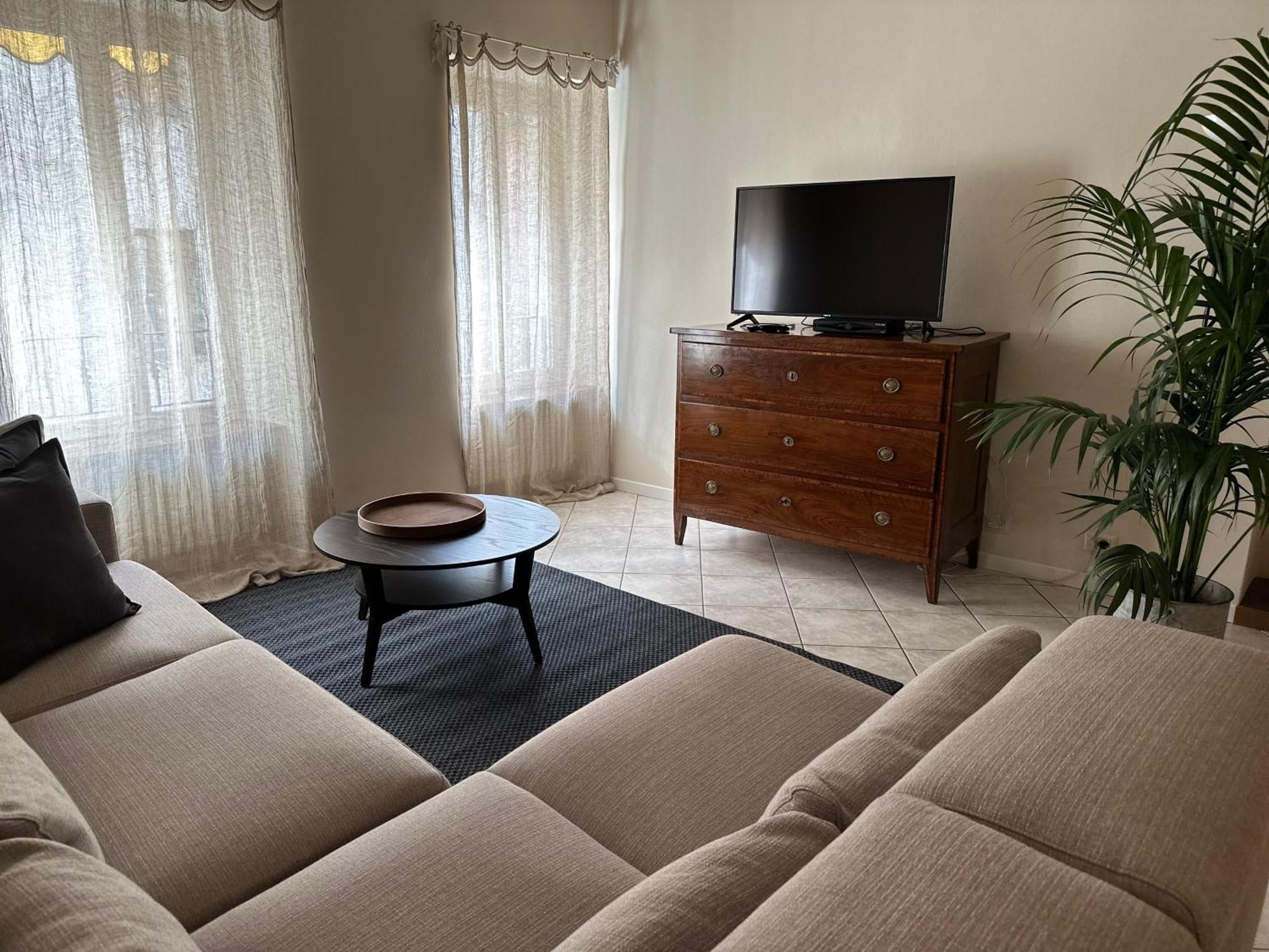 Apartment Holiday Curt De L'elba With Private Garden And Parking -