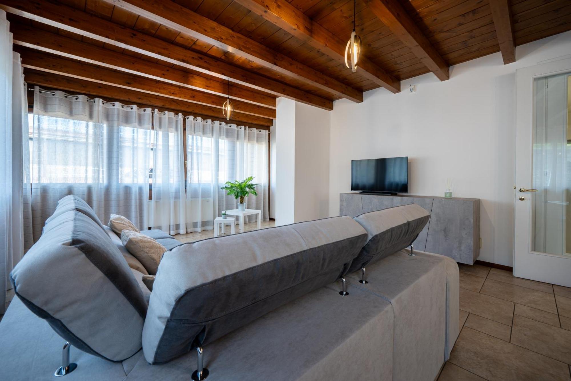 Two Bedroom With Garage - Larihome A56
