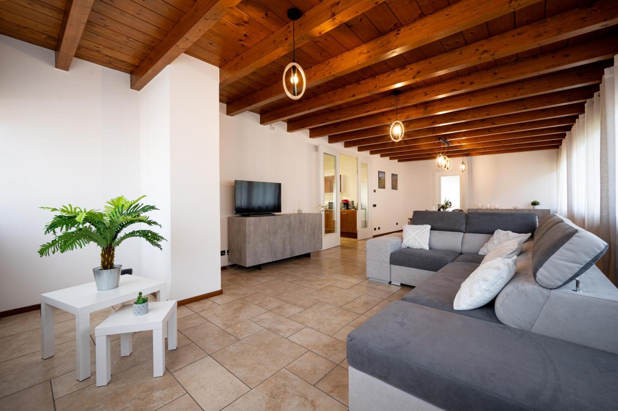 Two Bedroom With Garage - Larihome A56 * Dongo