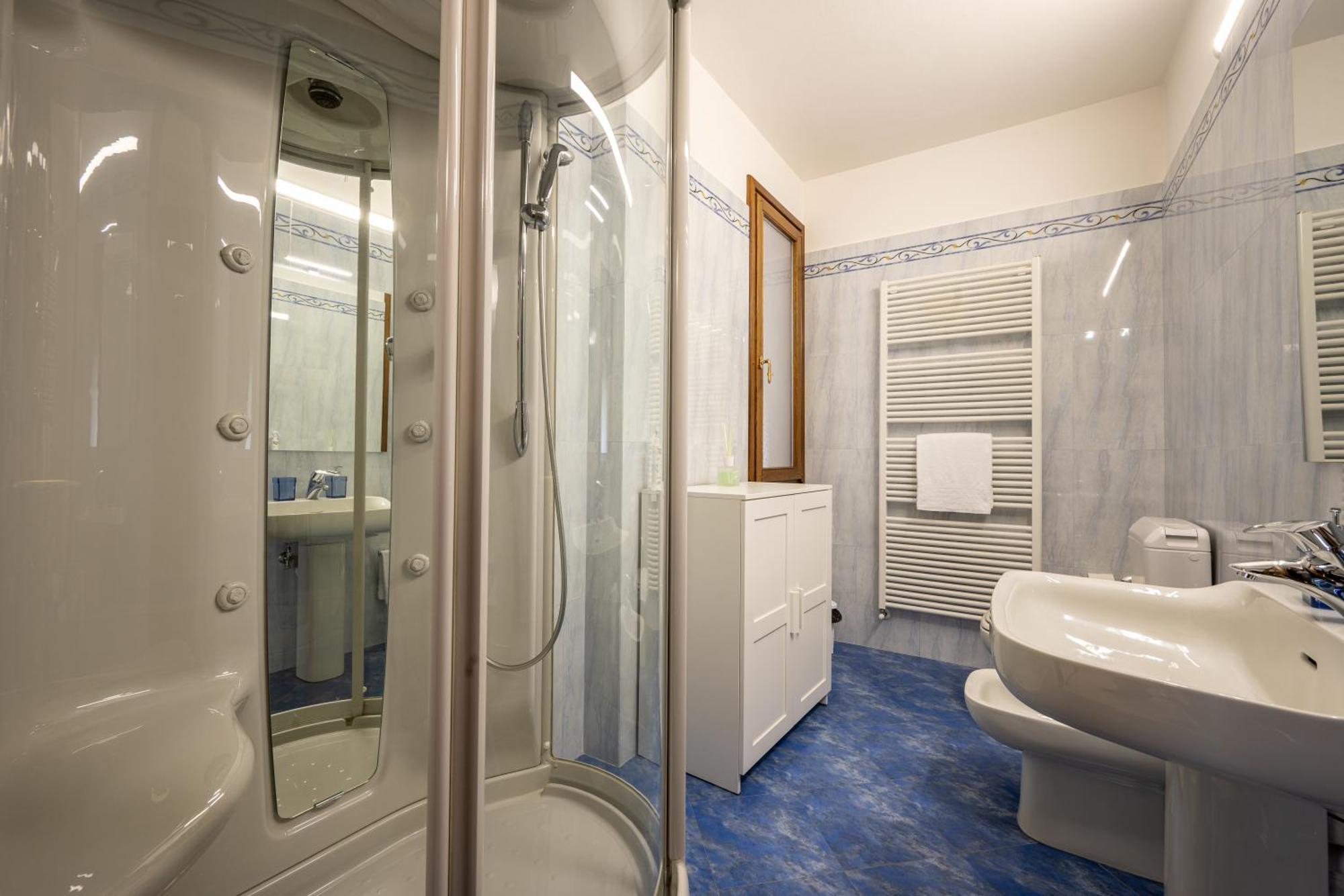 Two Bedroom With Garage - Larihome A56 Apartment