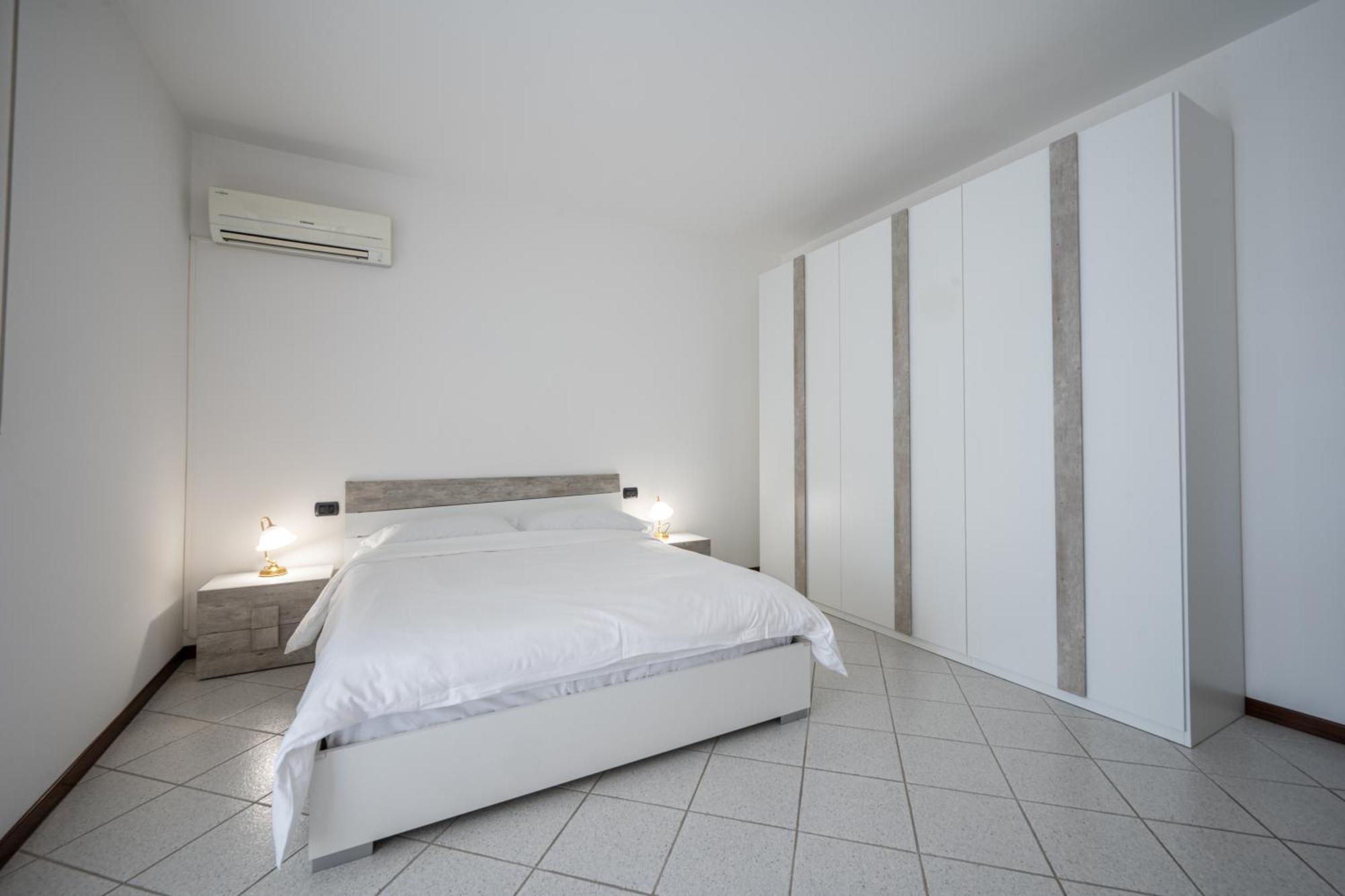 Two Bedroom With Garage - Larihome A56 Apartment