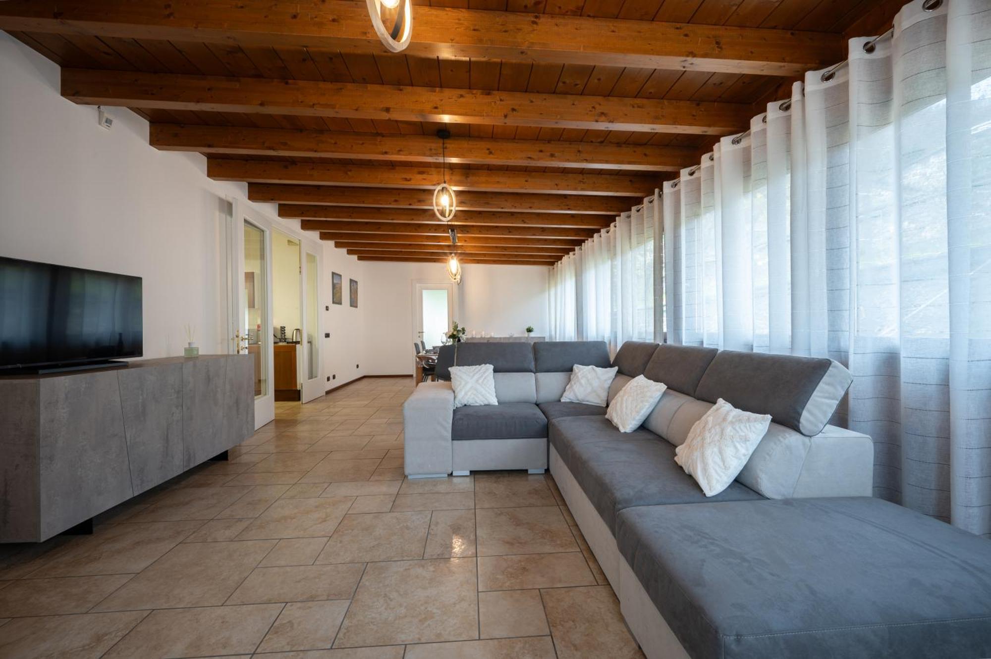 Two Bedroom With Garage - Larihome A56 Apartment